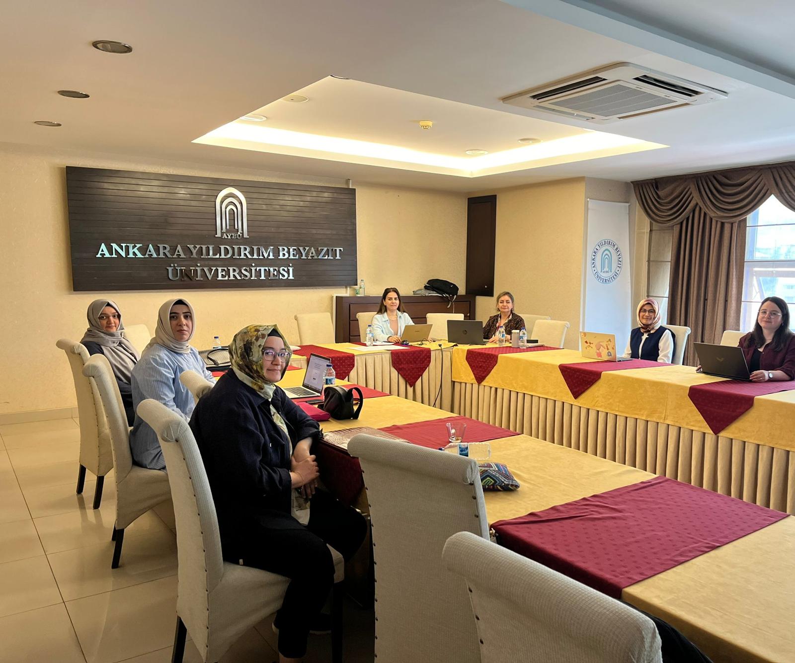 Akreditasyon süreci kapsamında düzenlenen eğitimden bir fotoğraf