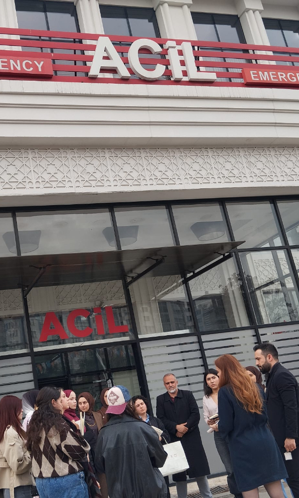 acil servis girişi
