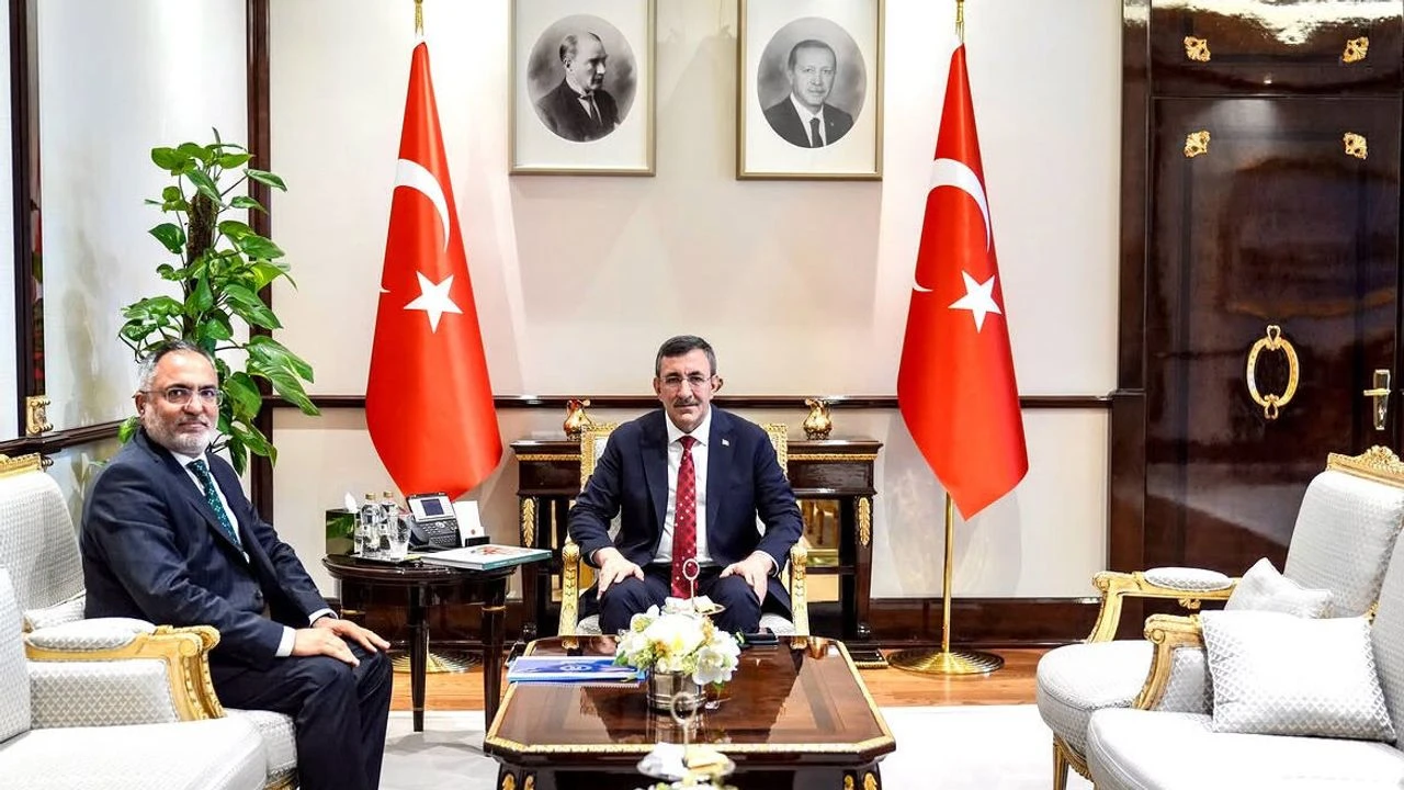 AYBÜ Rektörü Köseoğlu’ndan Cumhurbaşkanı Yardımcısı Yılmaz’a Proje Sunumu