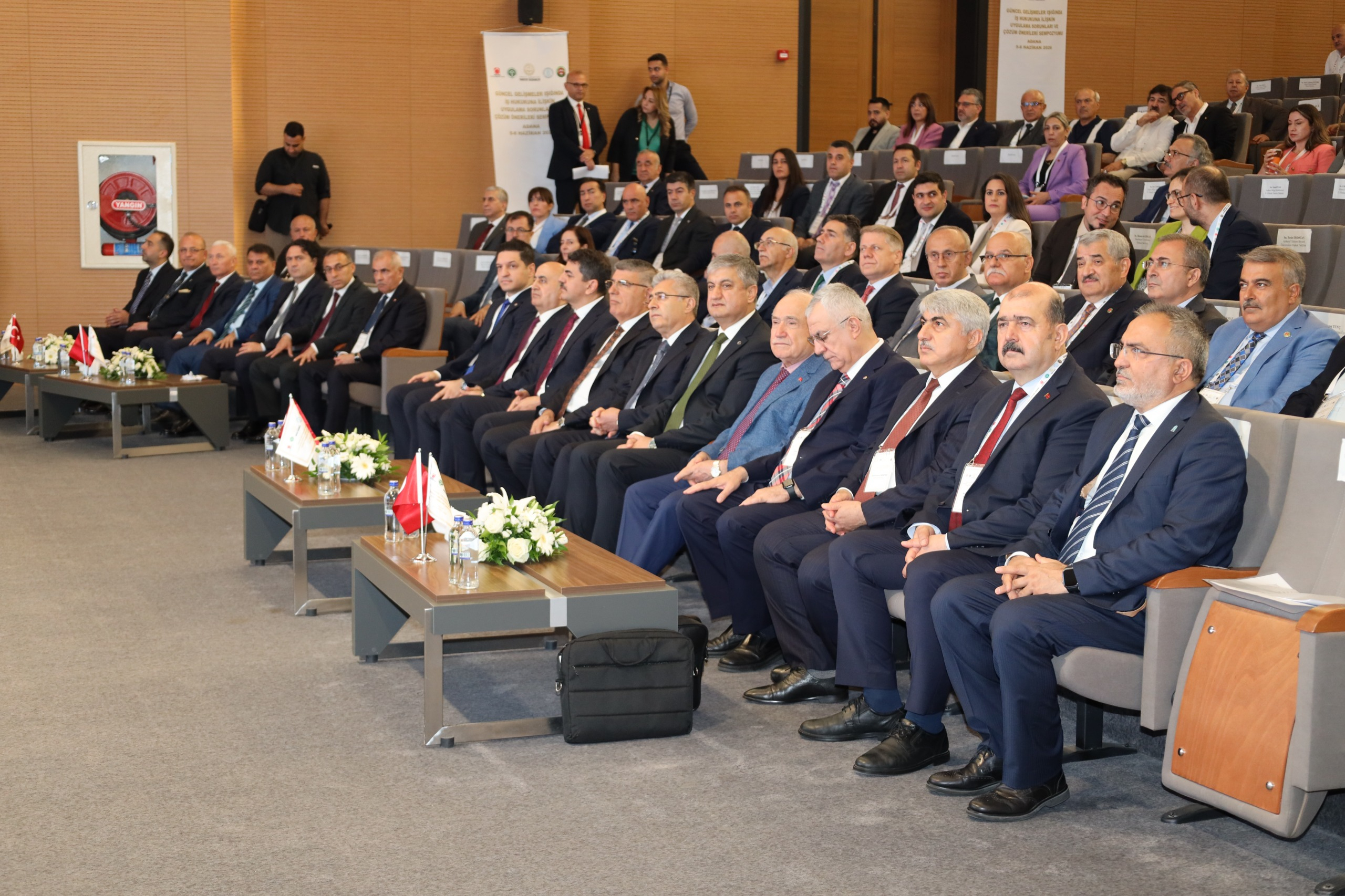 ADANA’DA GÜNCEL GELİŞMELER IŞIĞINDA İŞ HUKUKU UYGULAMA SORUNLARI VE ÇÖZÜM ÖNERİLERİ SEMPOZYUMU