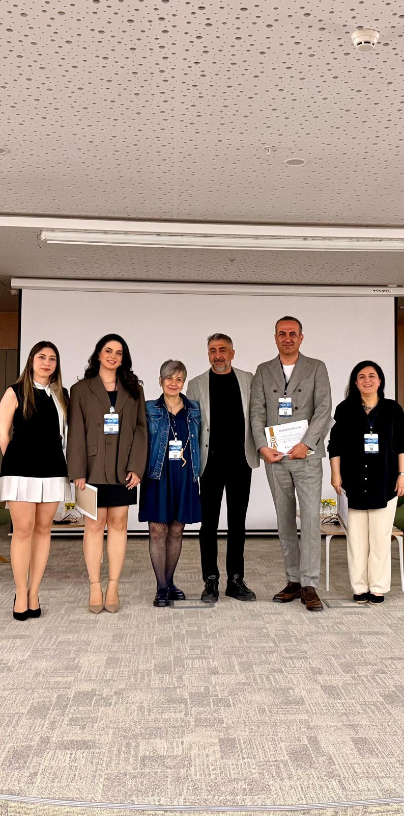 Görsellerde, Atılım Odyoloji Günleri III kapsamında panel oturumları, sunum yapan katılımcılar ve etkinlikten çeşitli anlar yer almaktadır.
