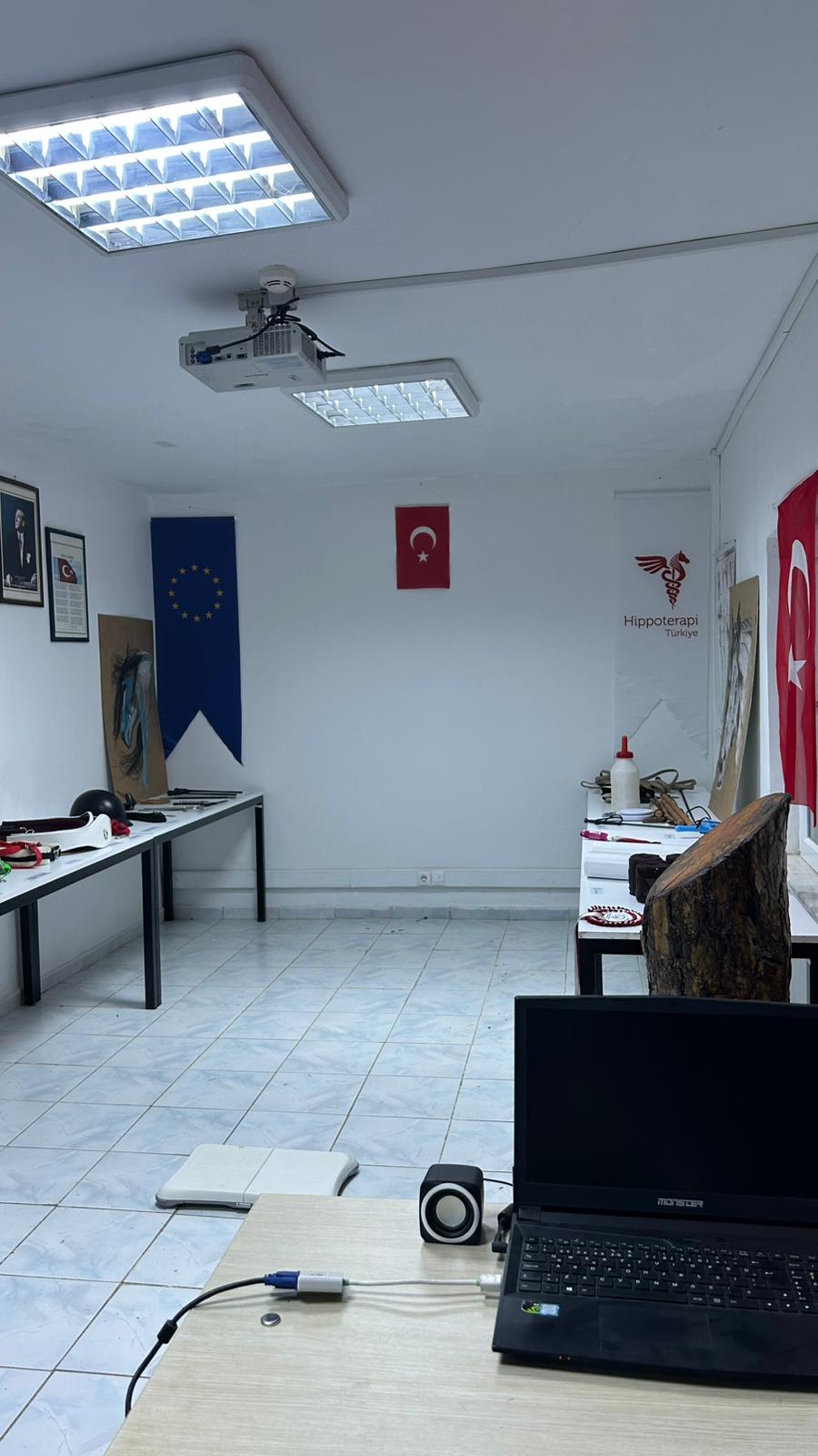 e eğitim odasındaki denge tahtasının yazılım güncellemesi yapılmıştır görseli