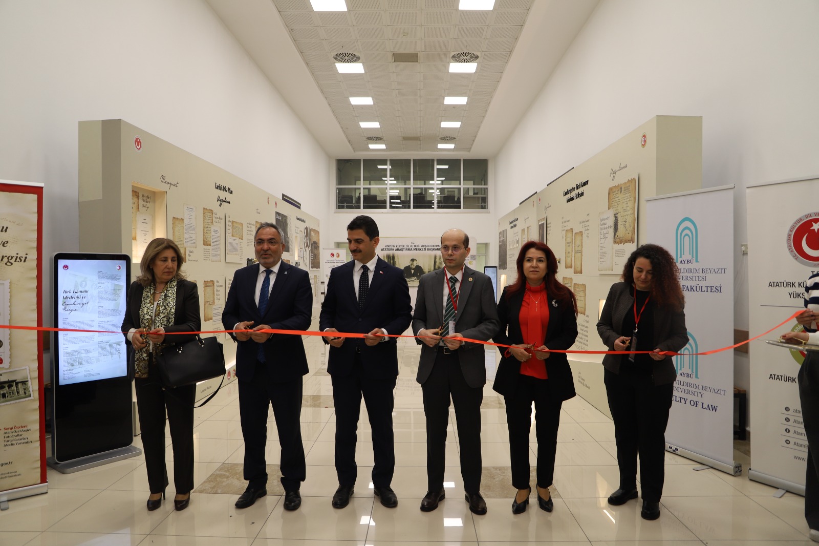 türk medeni kanununun 100. yılı konferans ve sergisi düzenlendi