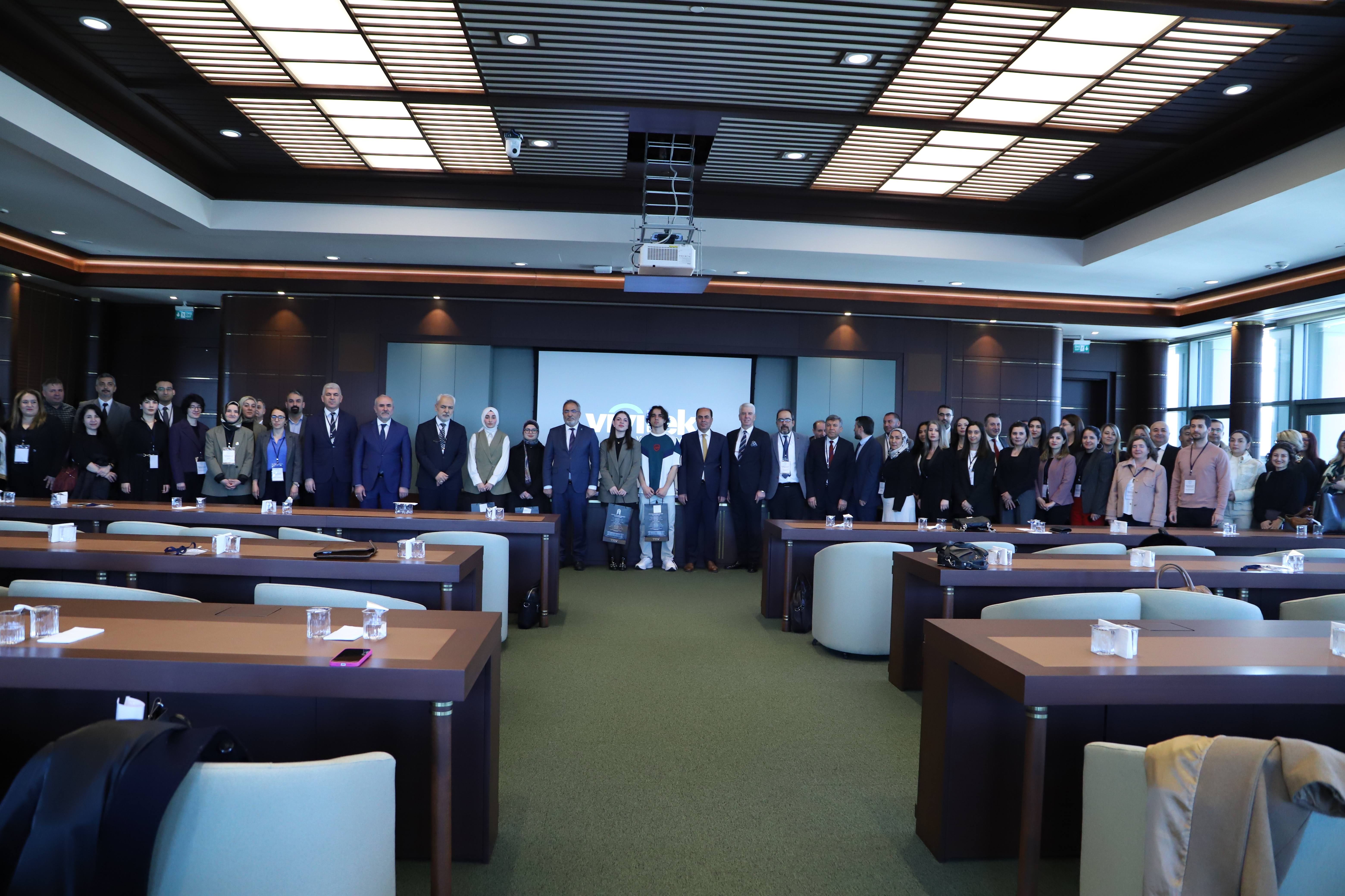 Çalıştaydaki katılımcıların topluca çekilmiş bir fotoğrafı