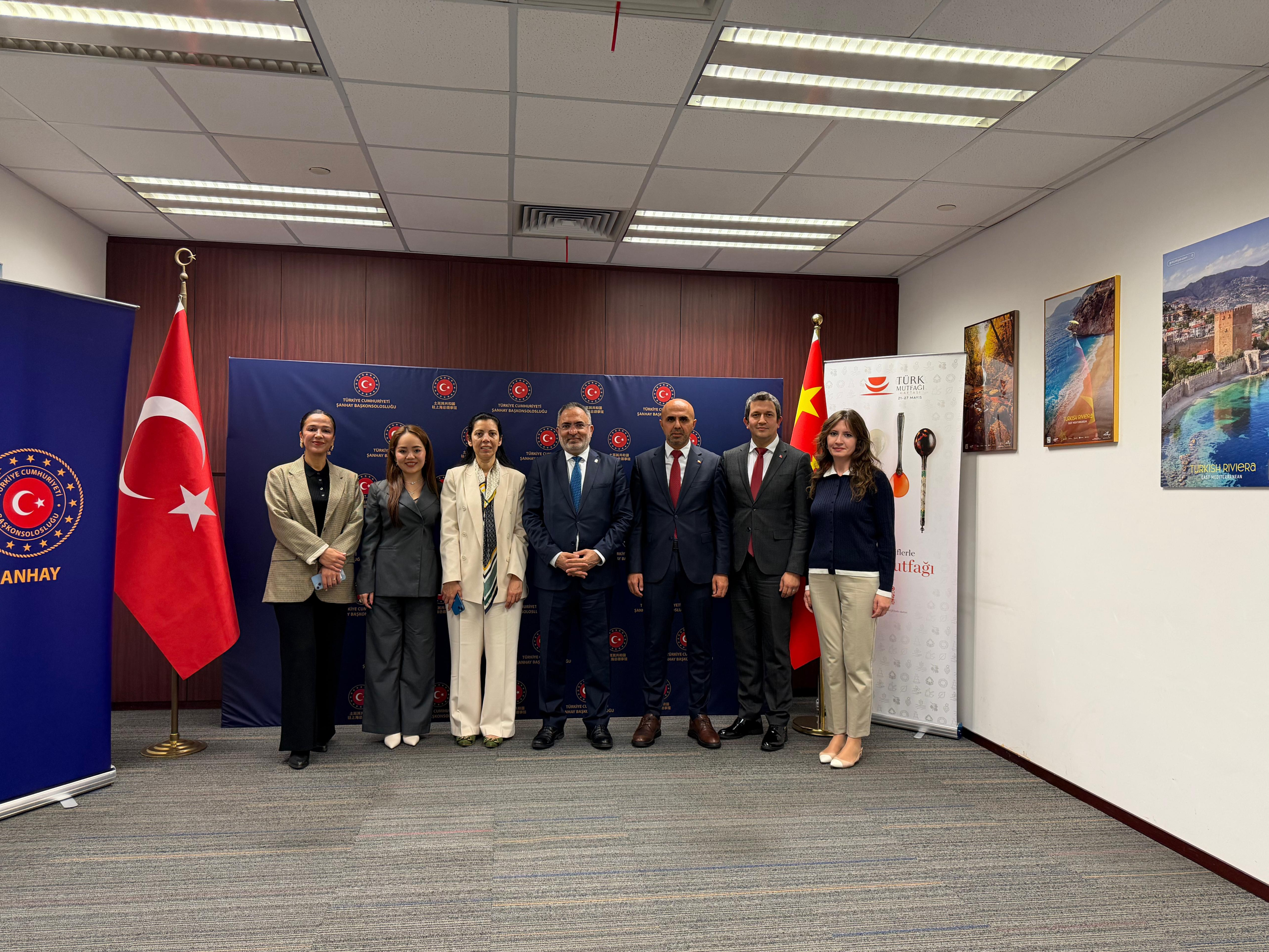AYBÜ Heyetinden Şanghay Başkonsolosluğu’na Ziyaret