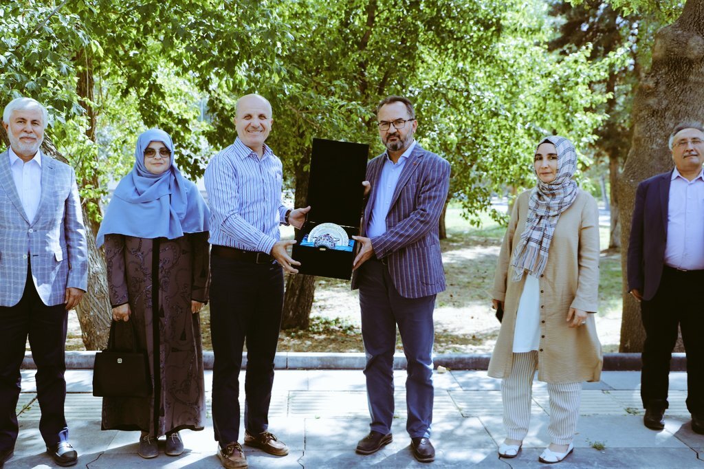 Fc4dYz3XEAgDtnd (1).jpg