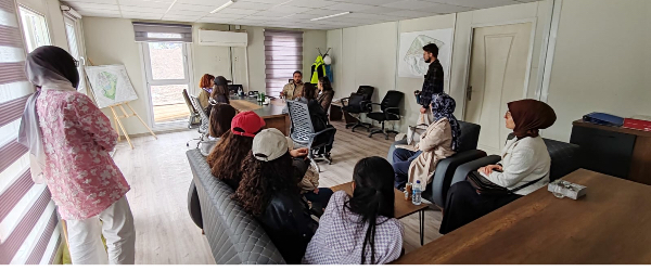 Presenting the project In the management office