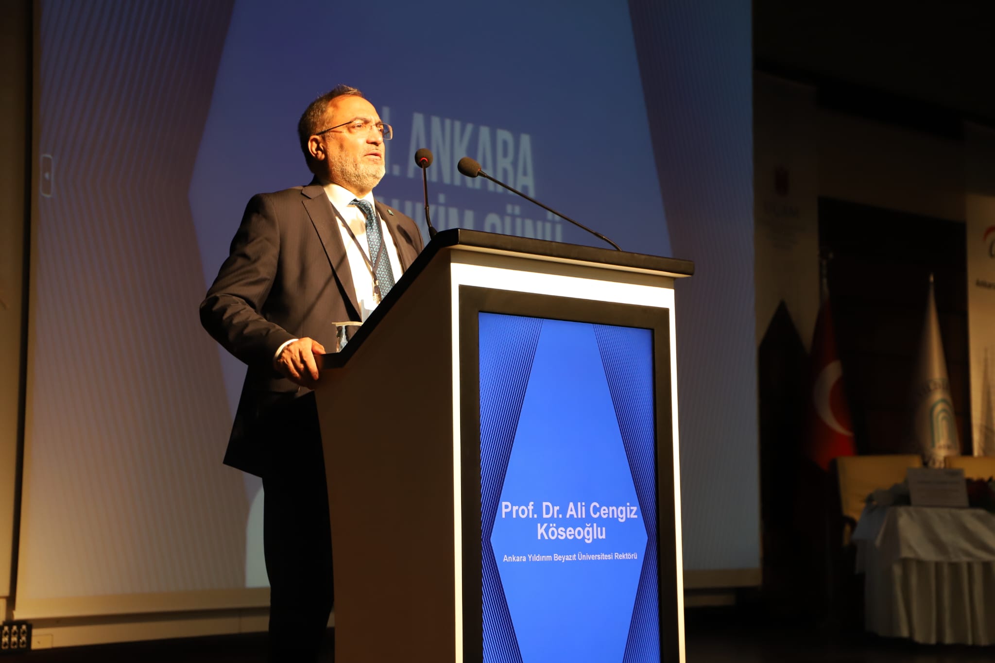 açılış rektör hoc.jpeg