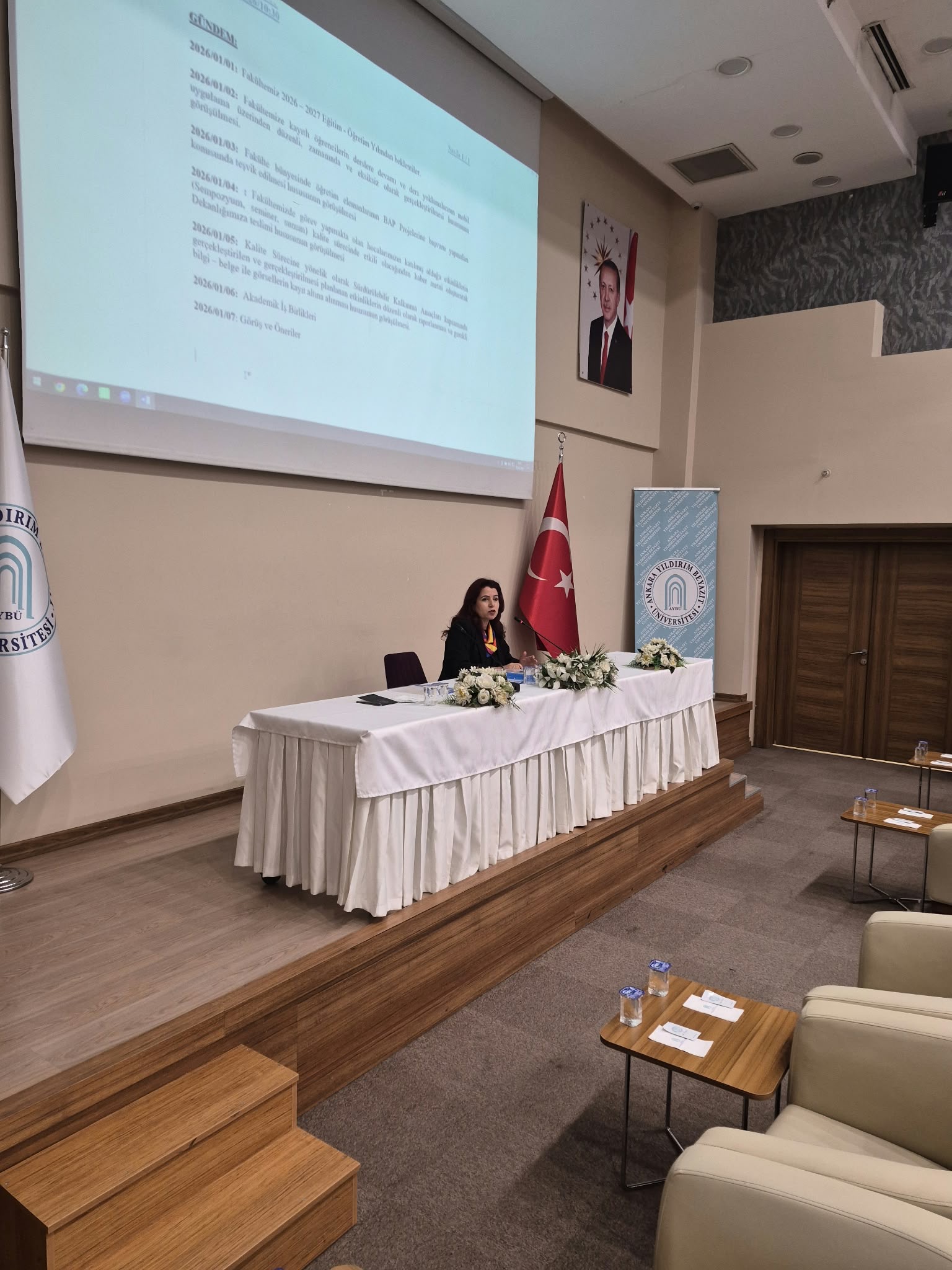 Akademik Kurul Toplantısı Dekanımız Prof. Dr. Neslihan KARATAŞ DURMUŞ’un katılımıyla 28.09.2026 tarihinde A blok 2. kat konferans salonunda gerçekleştirildi. 