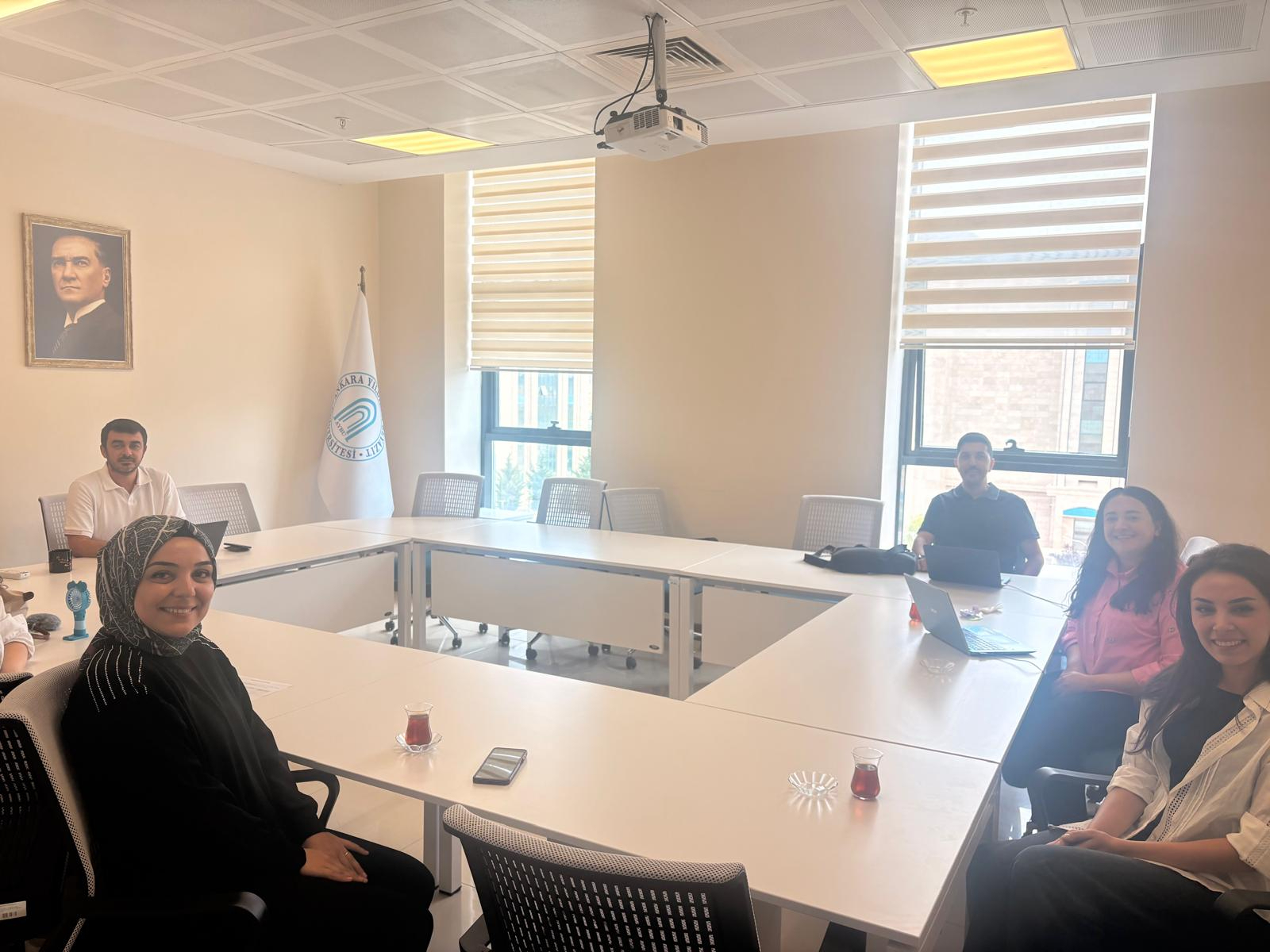 Ankara Yıldırım Beyazıt Üniversitesi İşletme Bölümünde gerçekleştirilen akademik planlama ve değerlendirme toplantısında, bölümün eğitim-öğretim faaliyetleri ve gelişim hedefleri ele alındı.
