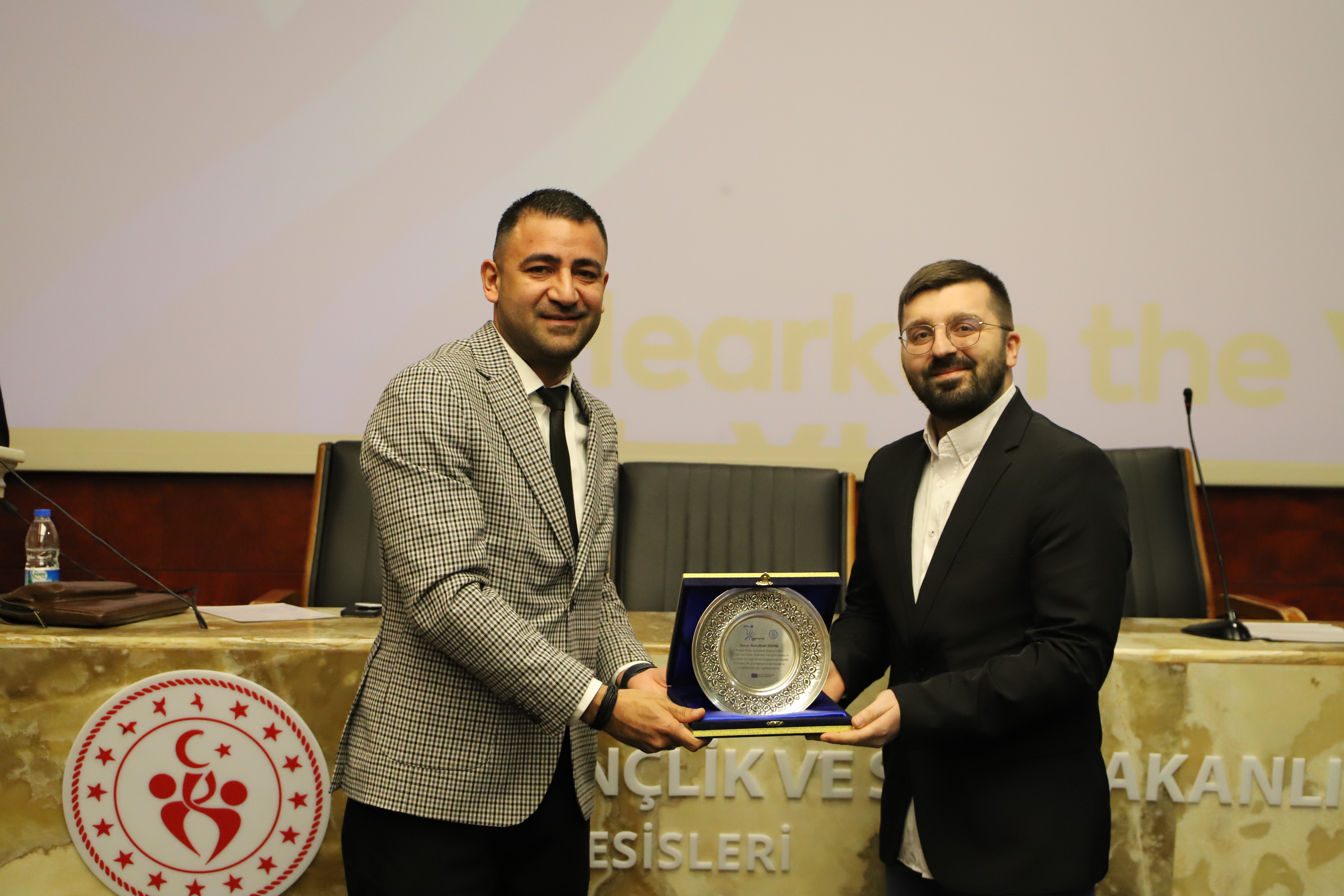 16 proje açılış plaket 8.JPG