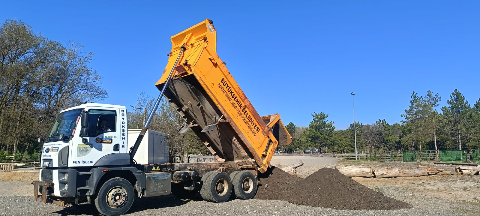 merkezimize otopark için kum geldi görseli