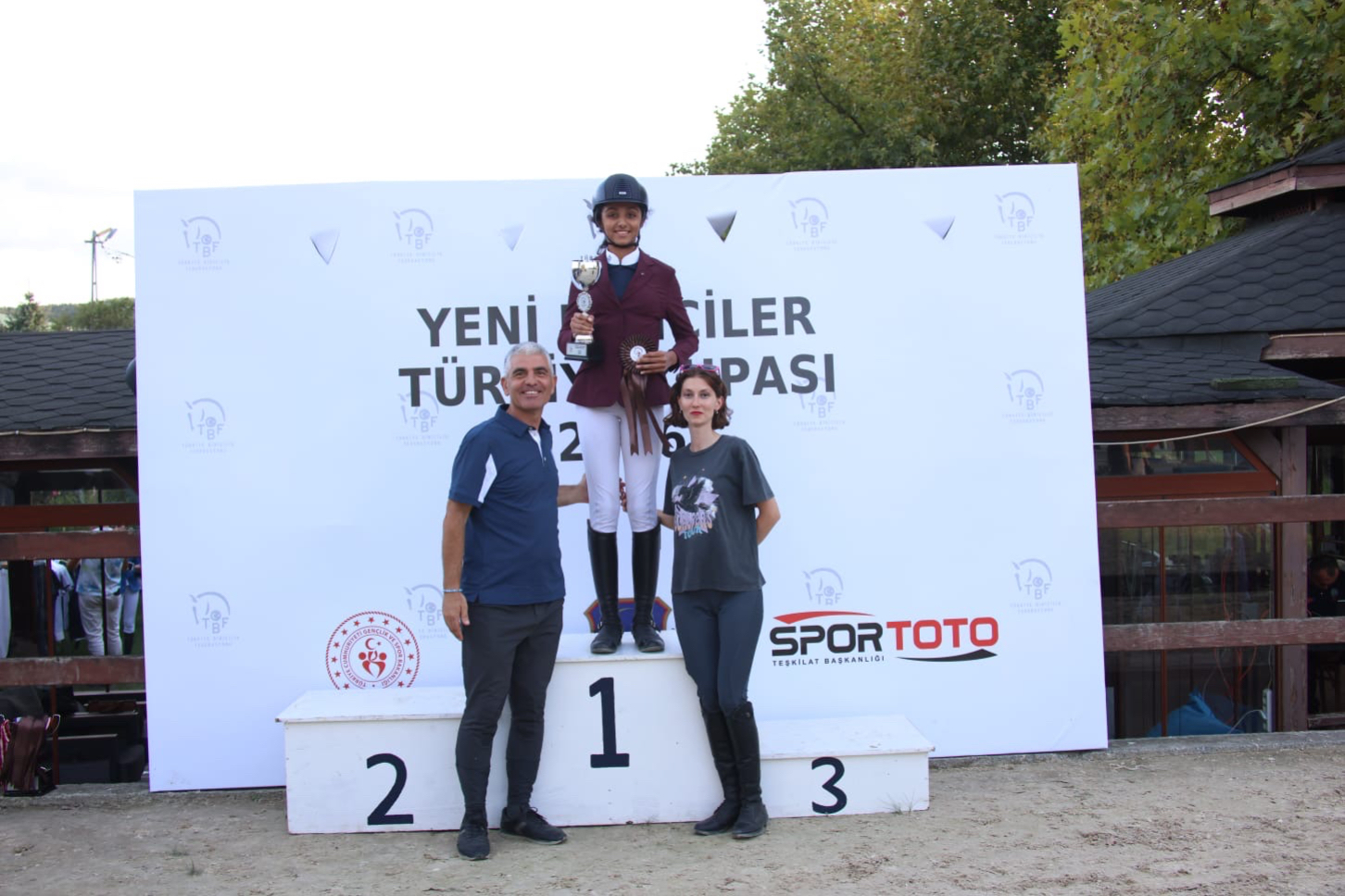 Defne turasan binicilik