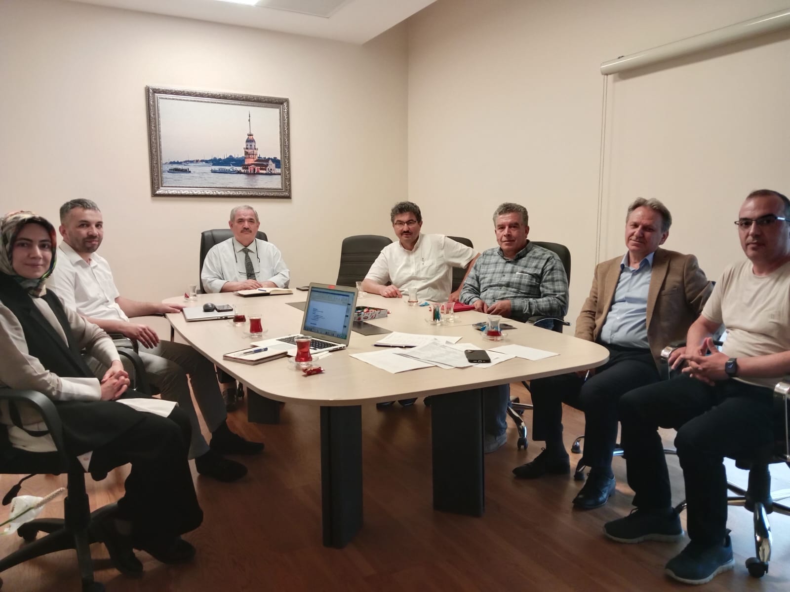 Dekanlığımızca düzenlenen toplantılarda, anadabilim dalı başkanlarımız yeni müfredat çalışmalarına dair  bilgilendirilerek bu çalışmaların nasıl yürütüleceği hususu hocalarımızla istişare edilmiştir.