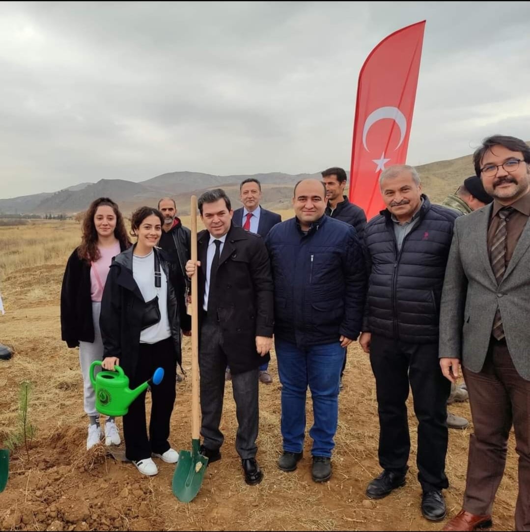 11 Kasım Milli Ağaçlandırma Günü Etkinliği Kapsamında Şehit Filiz Koçak Hatıra Ormanında Çam Fidanları Toprakla Buluşturuldu.