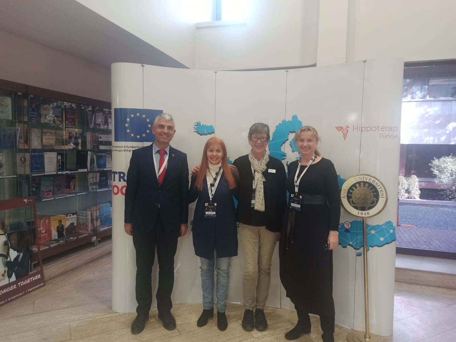 ULUSLARARASI HİPPOTERAPİ FEDERASYONU ( HETİ ) BAŞKANI GISELA HEIMSATH İLE MERKEZ MÜDÜRÜMÜZ STRATEJİ VE VİZYON KONFERANSINDA EĞİTİM İŞBİRLİKLERİ HAKKINDA GÖRÜŞMELER GERÇEKLEŞTİRİLDİ 