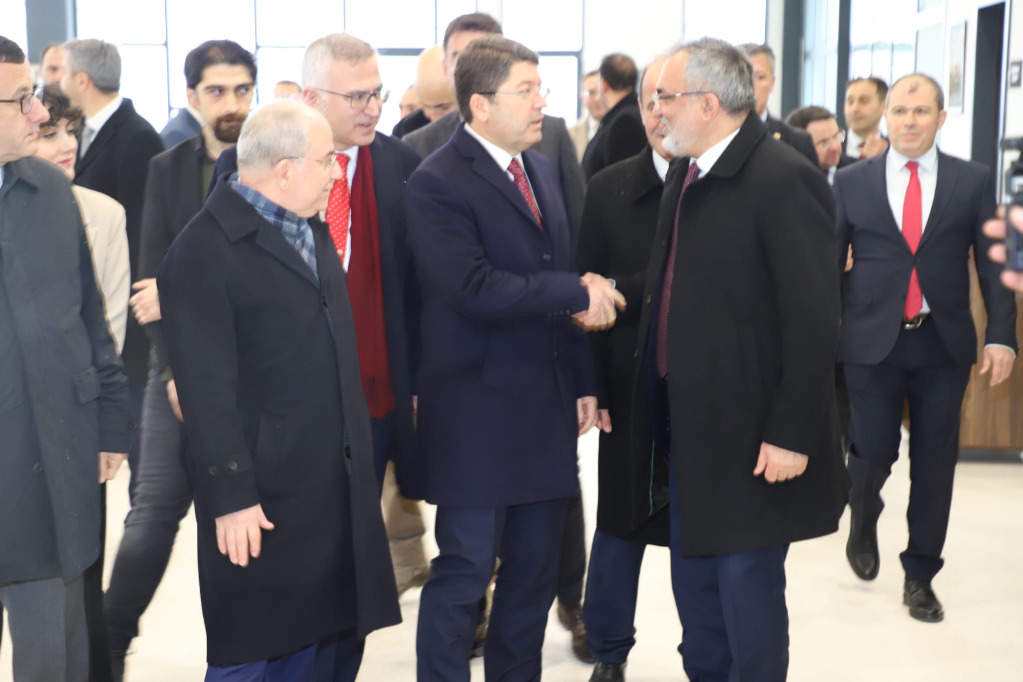 Ankara Yıldırım Beyazıt Üniversitesi Rektörü Prof. Dr. Ali Cengiz KÖSEOĞLU, Türkiye Adalet Akademisi ev sahipliğinde düzenlenen Meslek İçi Eğitim Değerlendirme ve Önerileri Toplantısı’na katıldı. 