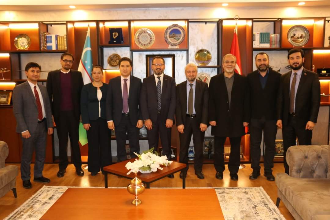 Merkez Müdürü Dr. Öğr. Üyesi Aytaç AYDIN Ankara Yıldırım Beyazıt Üniversitesi Rektörü Prof. Dr. İbrahim AYDINLI ve Taşkent Devlet Hukuk Üniversitesi Rektörü Prof. Dr. İslombek Rustambekov ile bir araya geldi.