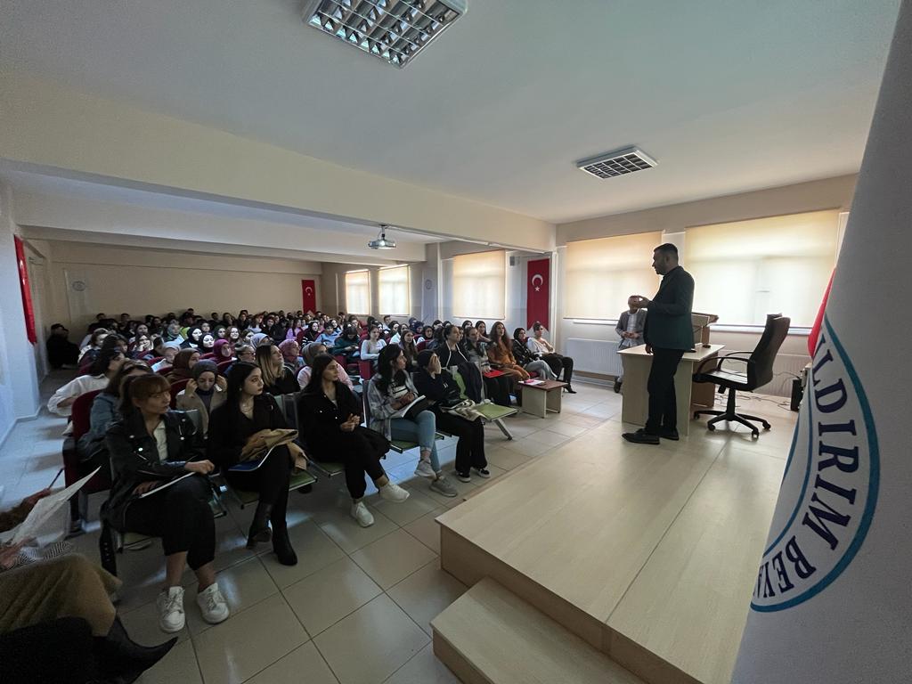 Tuzgölü Yerleşkesinde öğrencilerimize Girişimcilik ve Proje Danışmanlığı hakkında konferans verilmiştir.