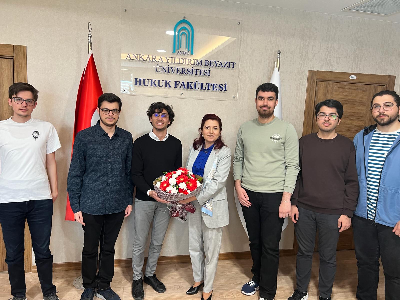 Fakültemiz Öğrencilerden Dekanımıza Ziyaret