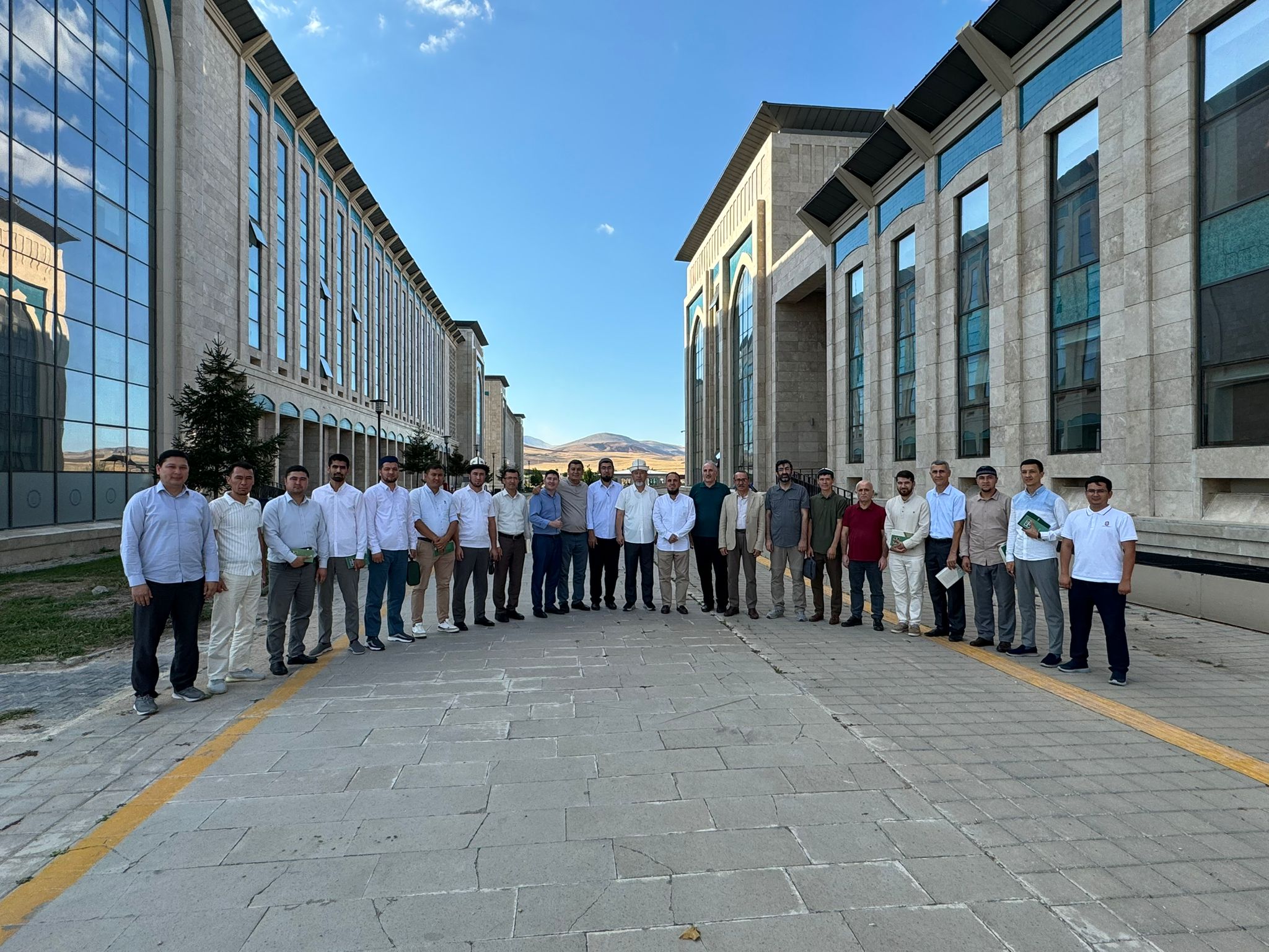 Maveraünnehir İlahiyat Akademisyenlerinden Fakültemize Ziyaret