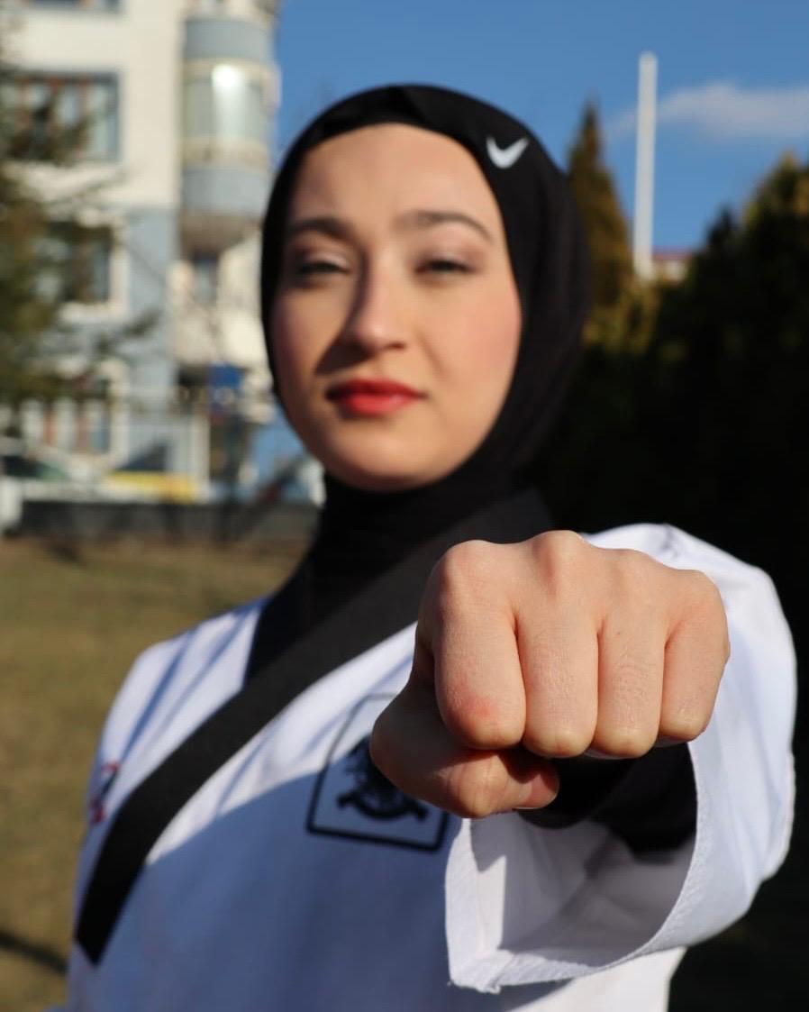 Poomse Taekwondo Türkiye Şampiyonasında Ankara'da 18-30 yaş ferdi bayanlar kategorisinde yarışacak olan 4. Sınıf öğrencimiz Döndü Nur Akçay’a başarılar dileriz.