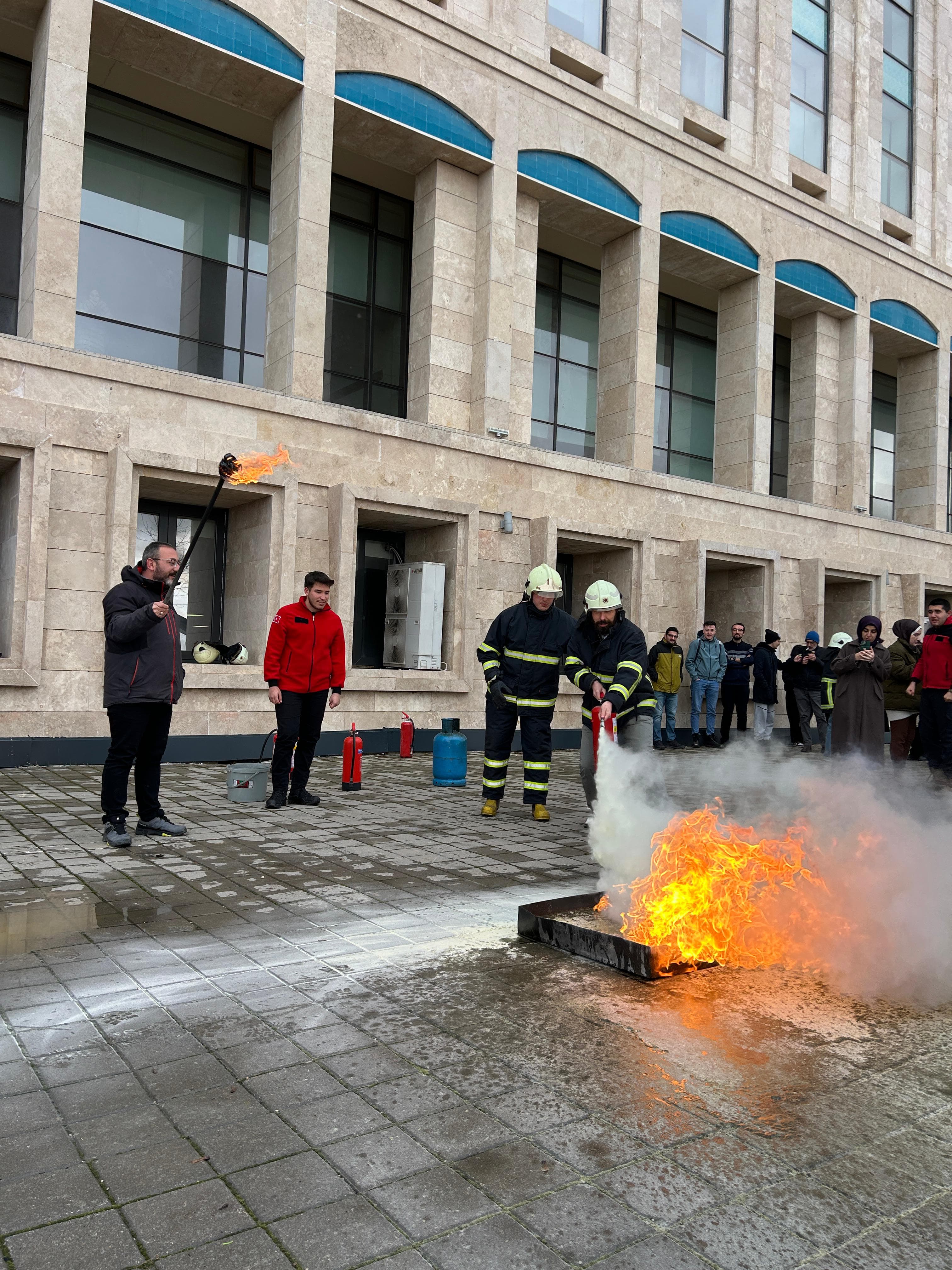 Bölümüzde Yangından Korunma Eğitimi ve Tatbikat Gerçekleştirildi