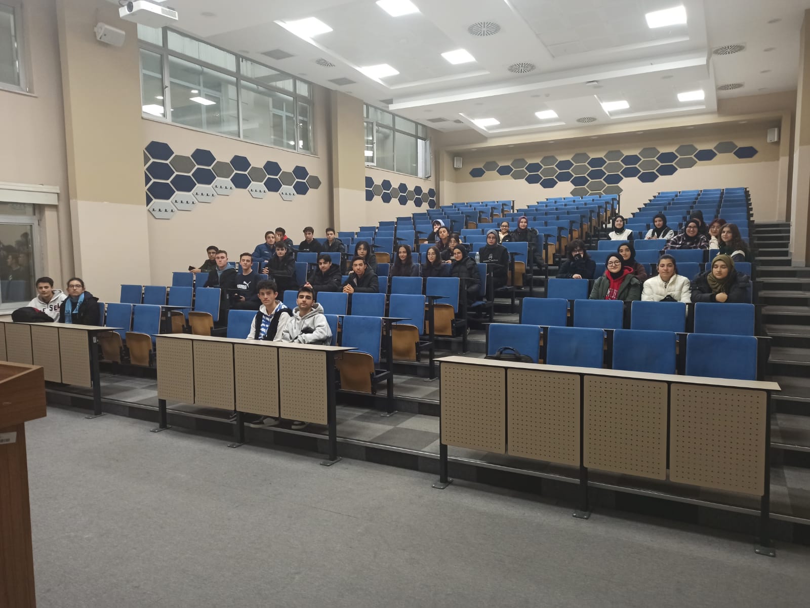Lise Öğrencilerinden Fakültemize Ziyaret (08.12.2023)
