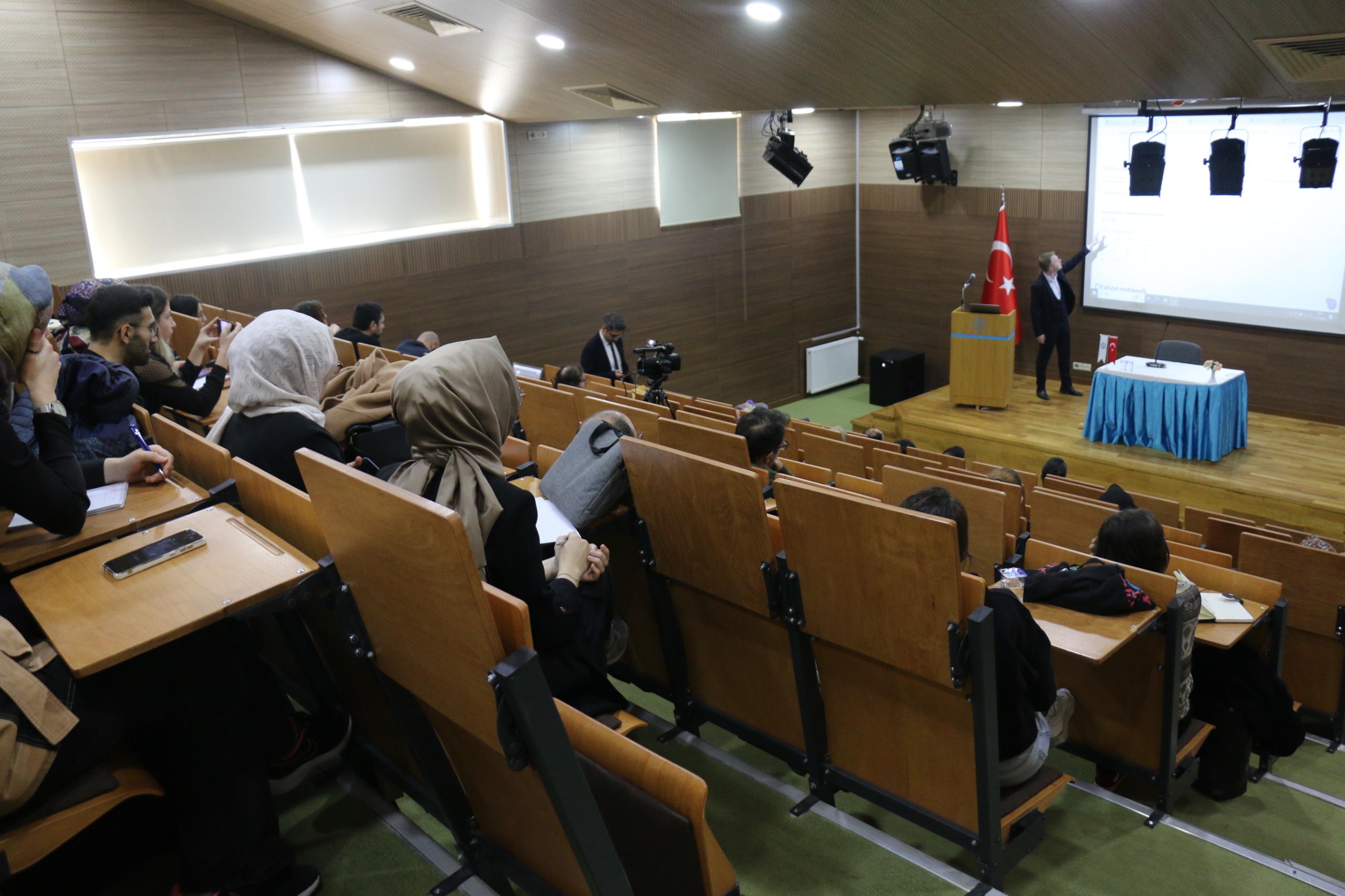 The Conference Titled "Free and Fast Publication in SSCI and SCI Journals: Principles and Tips" Was Held