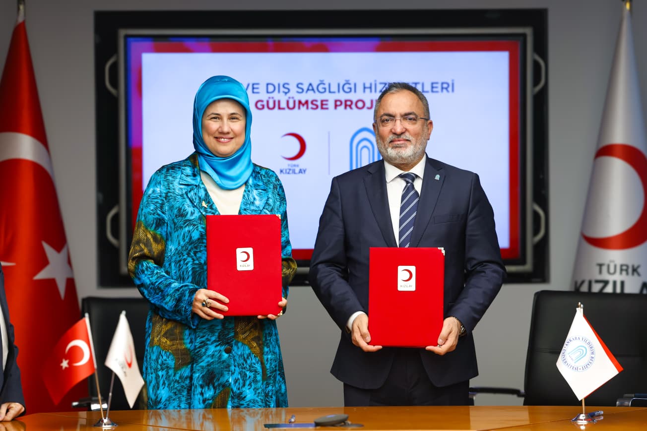 Diş Hekimliği Fakültemiz ile Türk Kızılay arasında Gülümse Projesi kapsamında Ağız ve Diş Sağlığı Hizmetleri sunmayı amaçlayan iş birliği protokolü imzalandı.