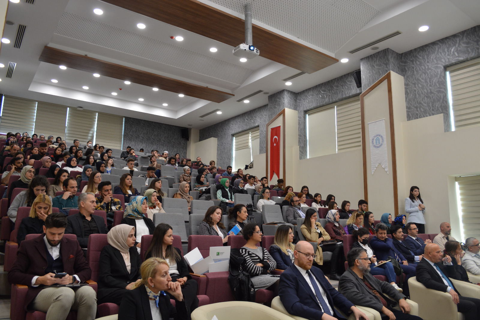 Enstitümüz tarafından “Ankara İli Ortaöğretim ve Lise Öğrencileri Arasında Oyun Bağımlılığı” sempozyumu düzenlenmiştir