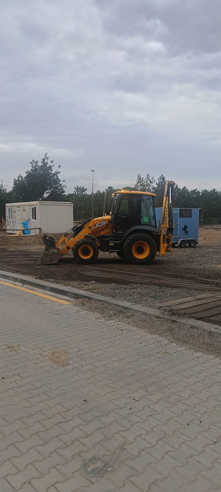 Merkezimizin Otopark Alanı için Zemin Tesviyesi Yapıldı.