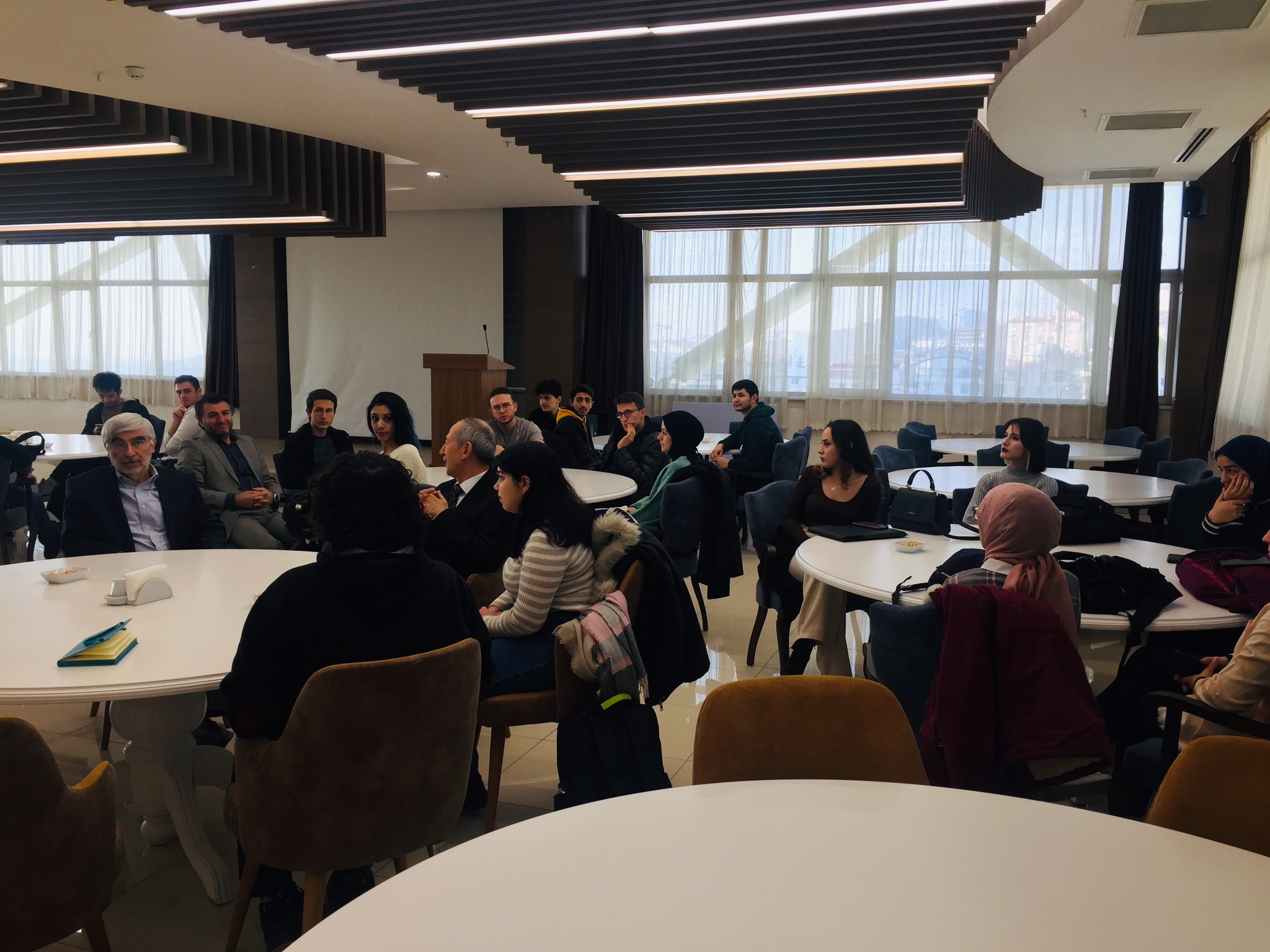 Fakültemiz 1. Sınıf Öğrencileriyle Eğitim-Öğretim Değerlendirme Toplantısı Gerçekleştirildi