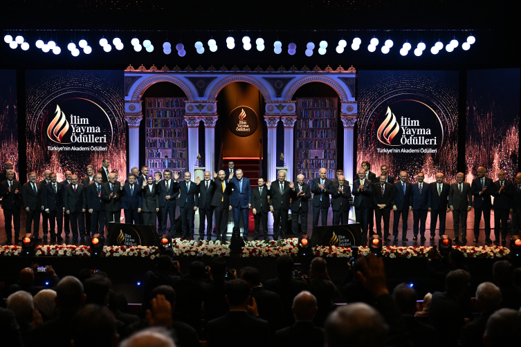 İlim Yayma Ödülleri sahiplerini buldu