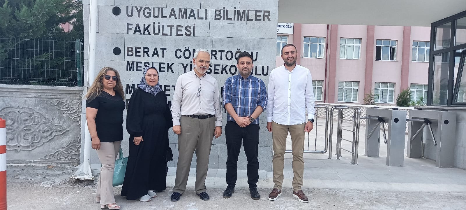 Kütüphane ve Dokümantasyon Daire Başkanlığı heyetimiz Daire Başkanımız Halil Gürbüz'ün başkanlığında AYBÜ Tuzgölü Yerleşkesine ziyarette bulunmuştur. 