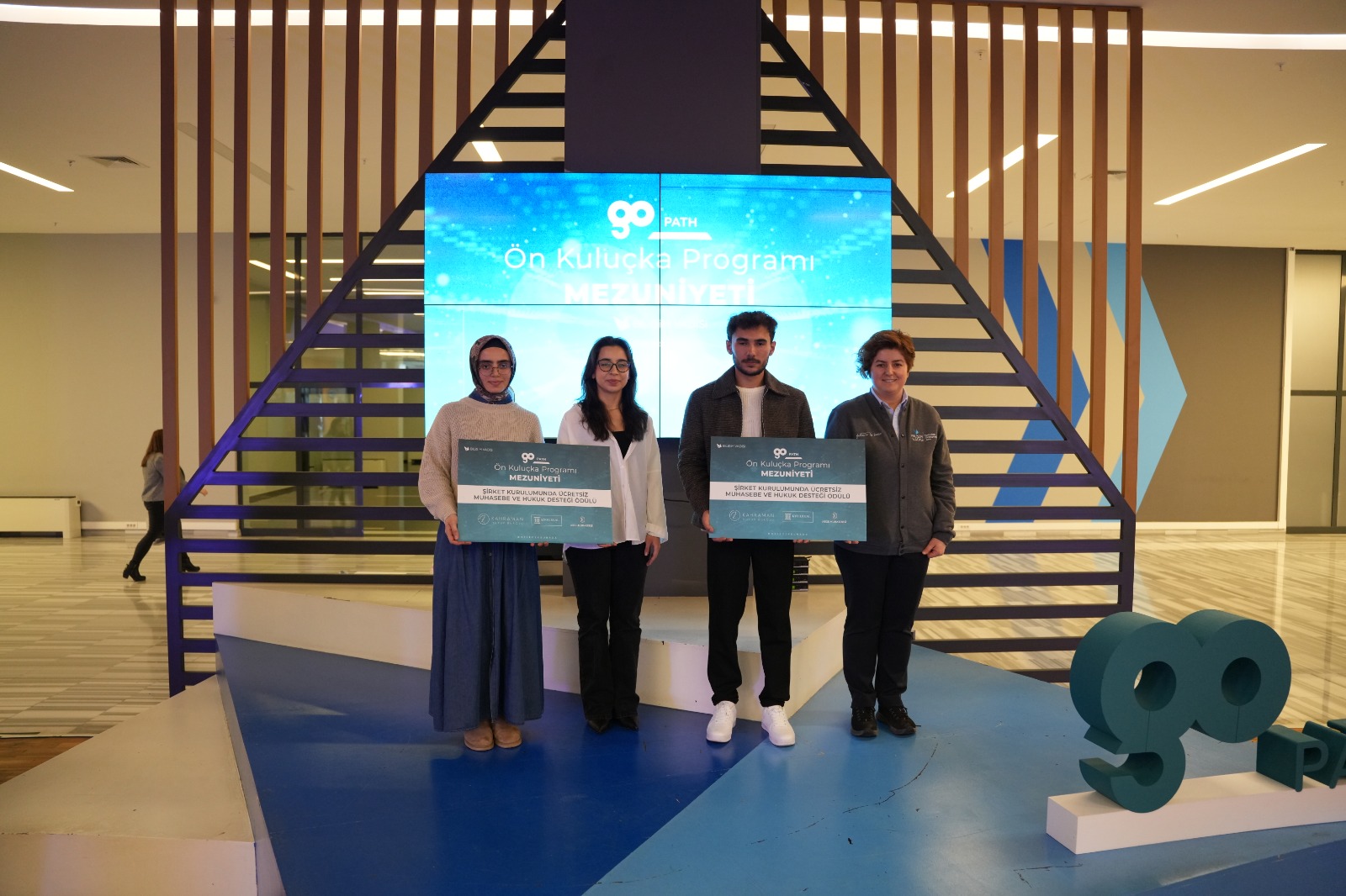 Bilgisayar Mühendisliği Öğrencimizin Öncülüğünde Geliştirilen LawBridge Projesi Bilişim Vadisi’nde Birinci Oldu.