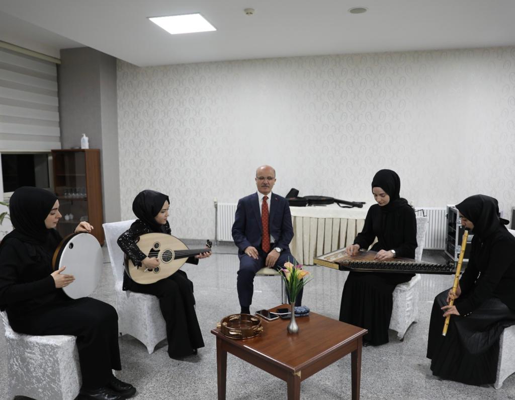 KONSERVATUVARIMIZ ÖĞRETİM ELEMANI VE ÖĞRENCİLERİ YÜKSEKÖĞRETİM KURUMU (YÖK) BAŞKANI ​​​​​PROF. ​DR. EROL ÖZVAR İLE İFTAR PROGRAMINDA BİR ARAYA GELDİ.