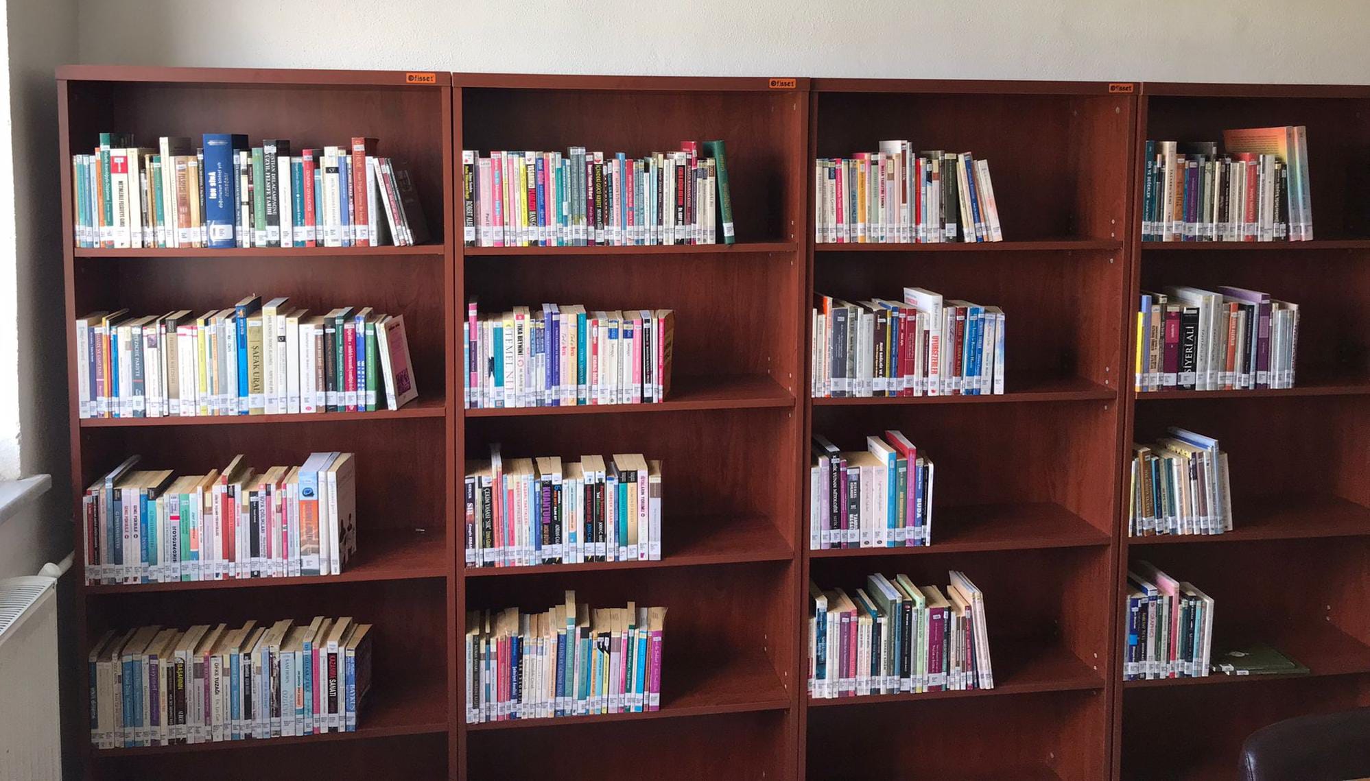 Değerli kullanıcılarımız, Şereflikoçhisar Tuz Gölü Yerleşkesi Kütüphanesine ait basılı kitap koleksiyonumuz teknik işlemleri yapılarak erişime açılmıştır.