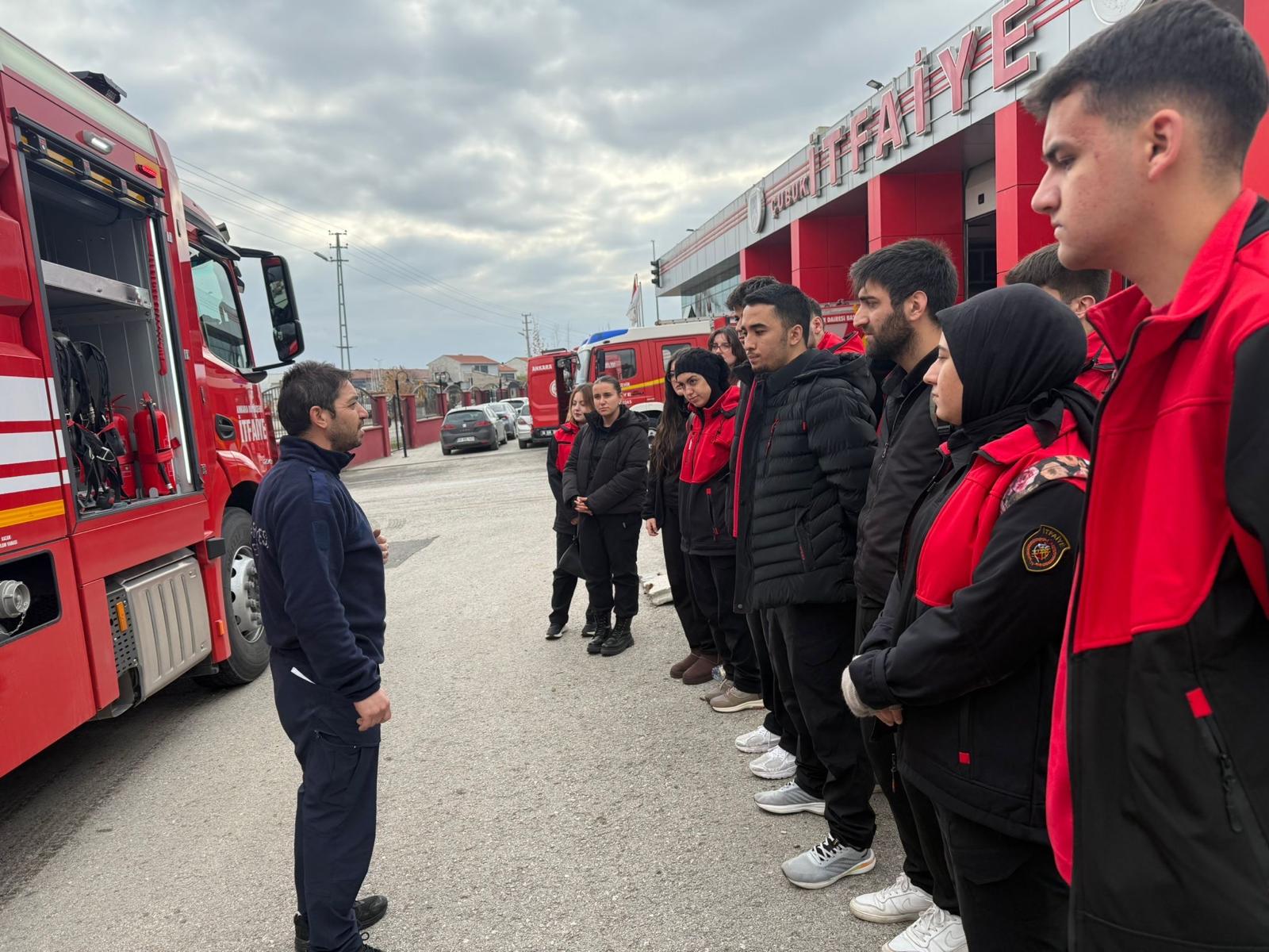 AYBÜ Öğrencilerinden Çubuk İtfaiye İstasyonu’na Uygulamalı Ziyaret