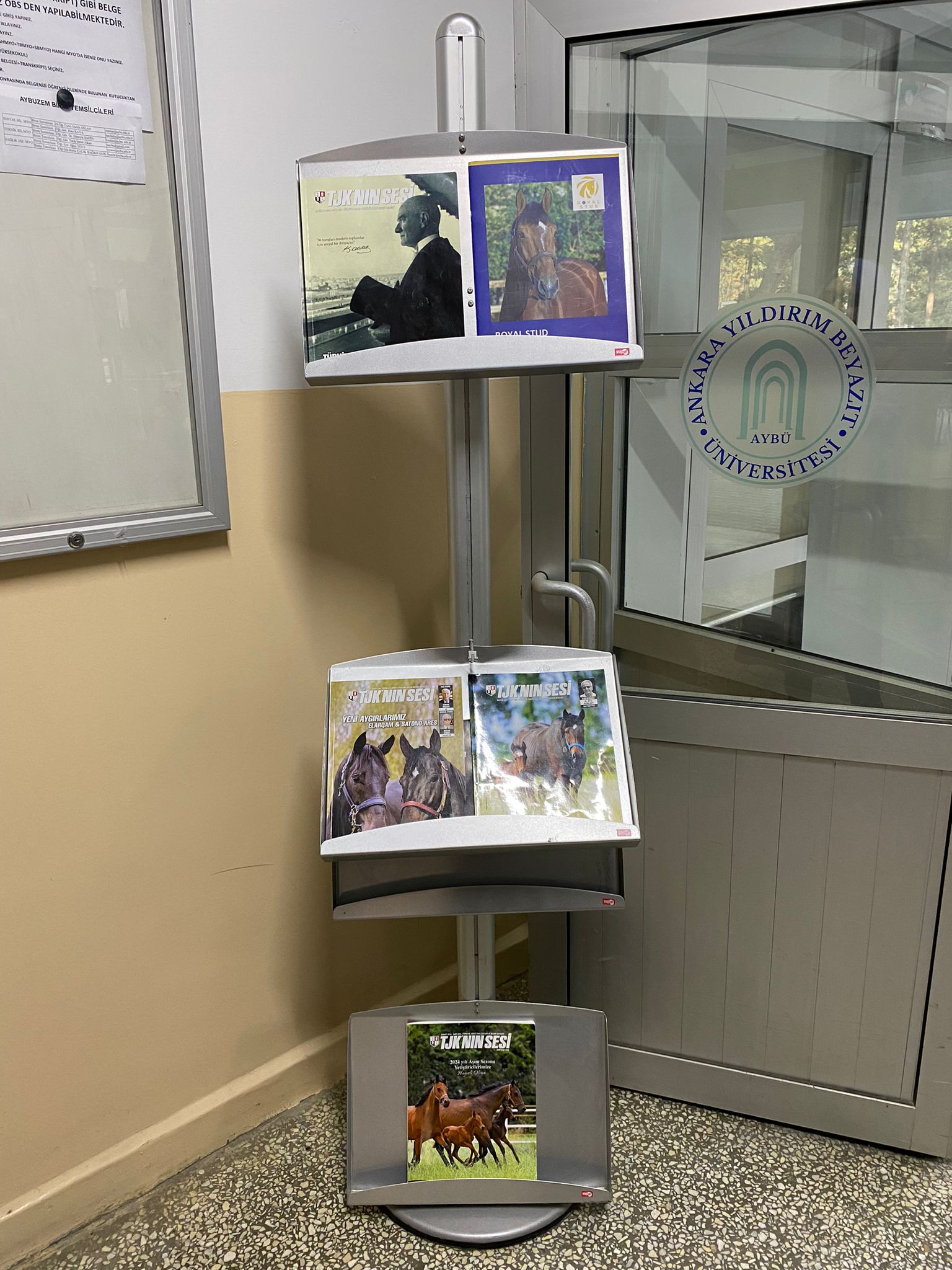 HİPPOTERAPİ MERKEZ OFİSİ ÖNÜNE ÖĞRENCİLERİN FAYDALANMASI İÇİN DERGİ KÖŞESİ AÇILDI