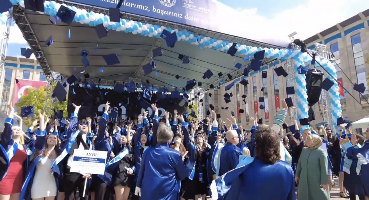 2023 AKADEMİK YILI MEZUNİYET TÖRENİ COŞKUYLA KUTLANDI