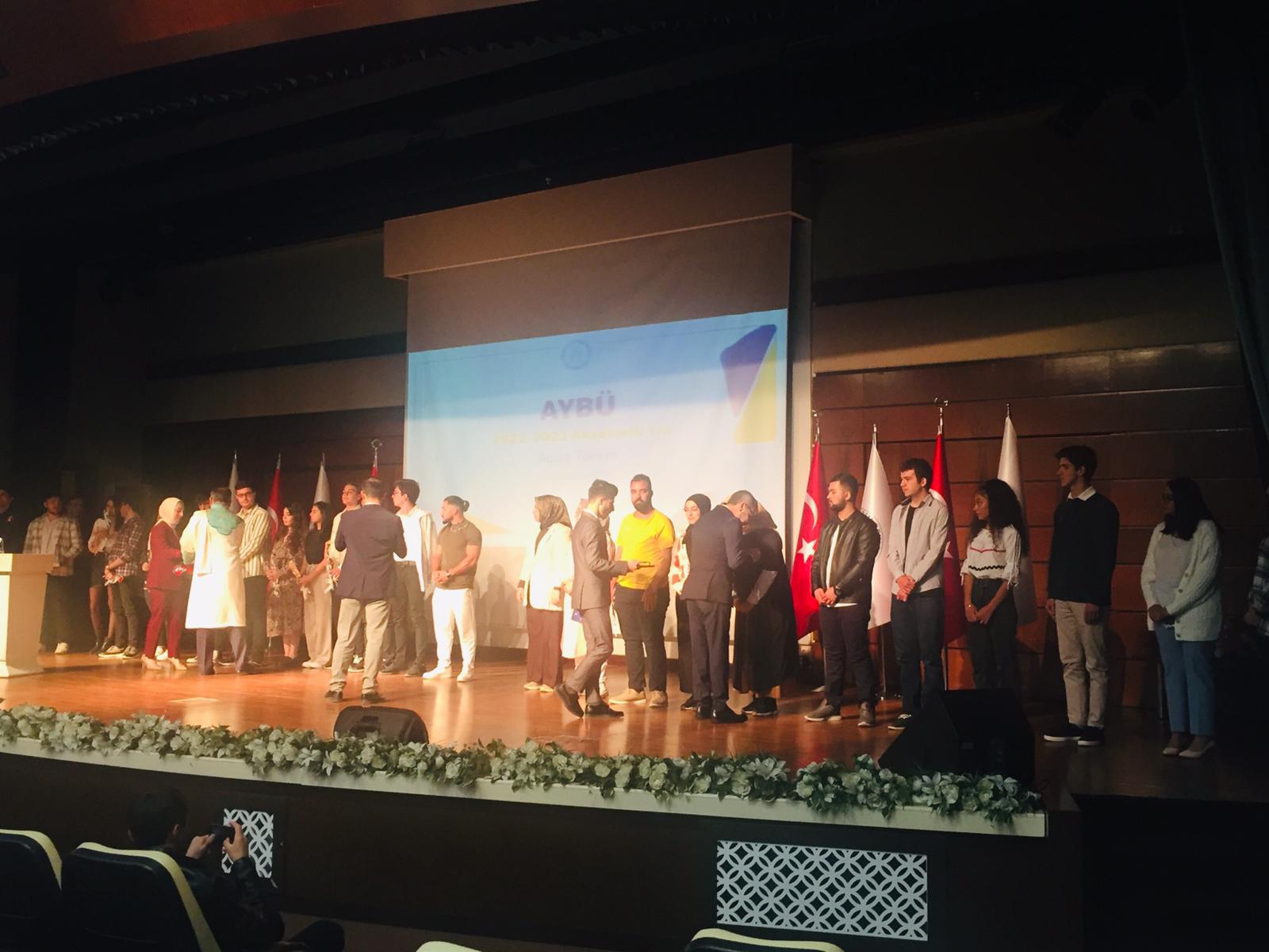  2022-2023 AYBÜ Akademik Yılı Açılış Töreninde Hediye Takdimi