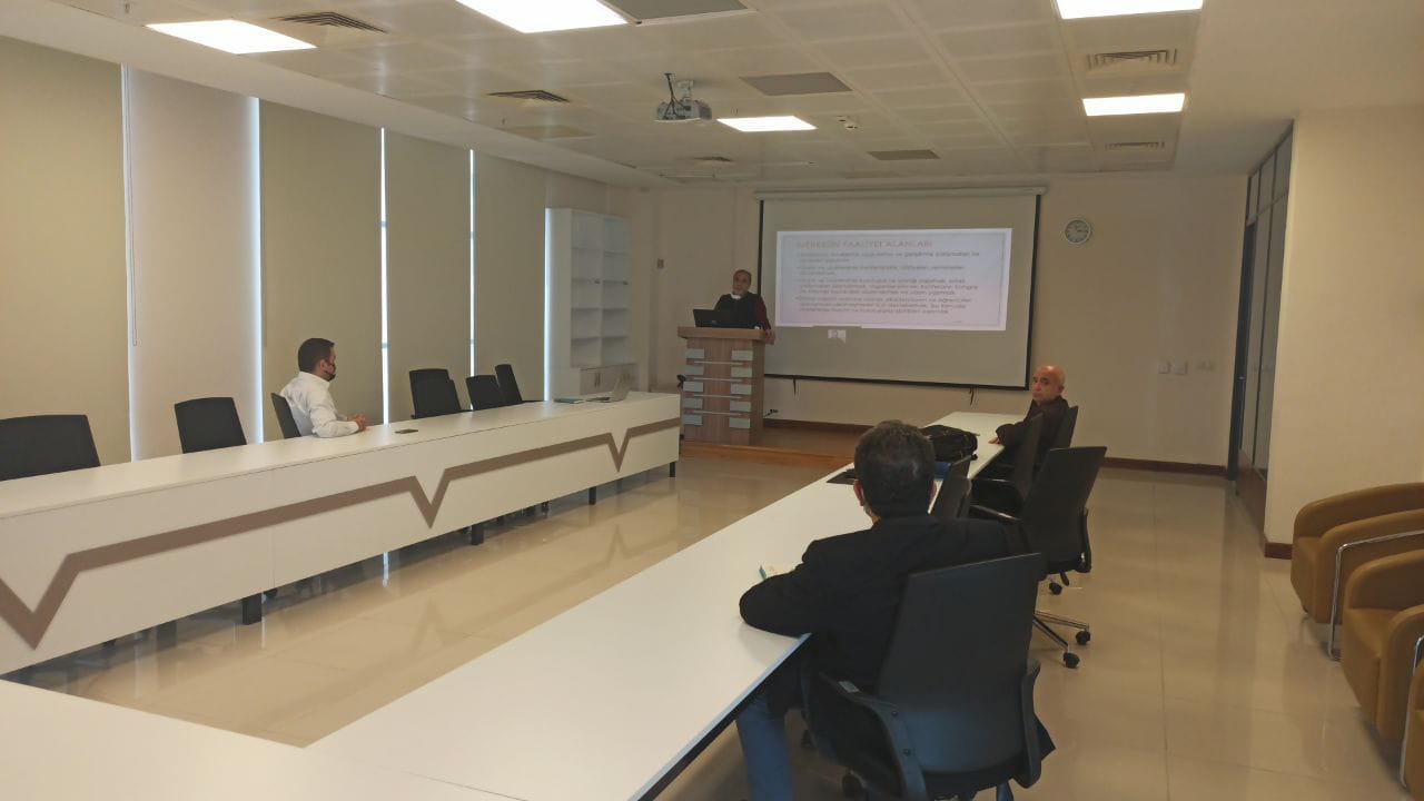 Merkez müdürü ve güncel kurul üyeleri istişarelerde bulunmak üzere bir araya geldi. 