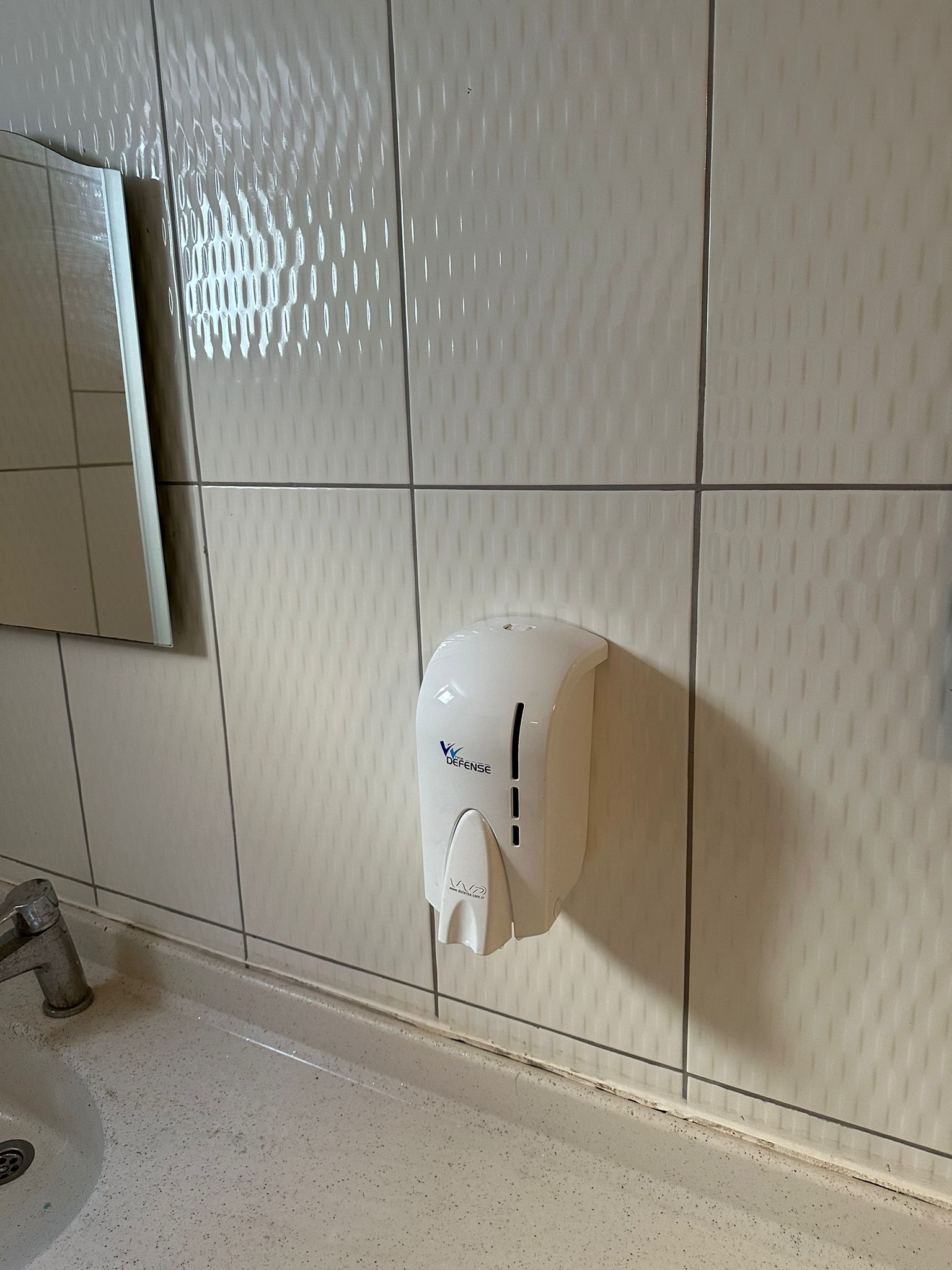 HİPPOTERAPİ MERKEZ TUVALETLERİNE SABUNLUK MONTAJI YAPILDI