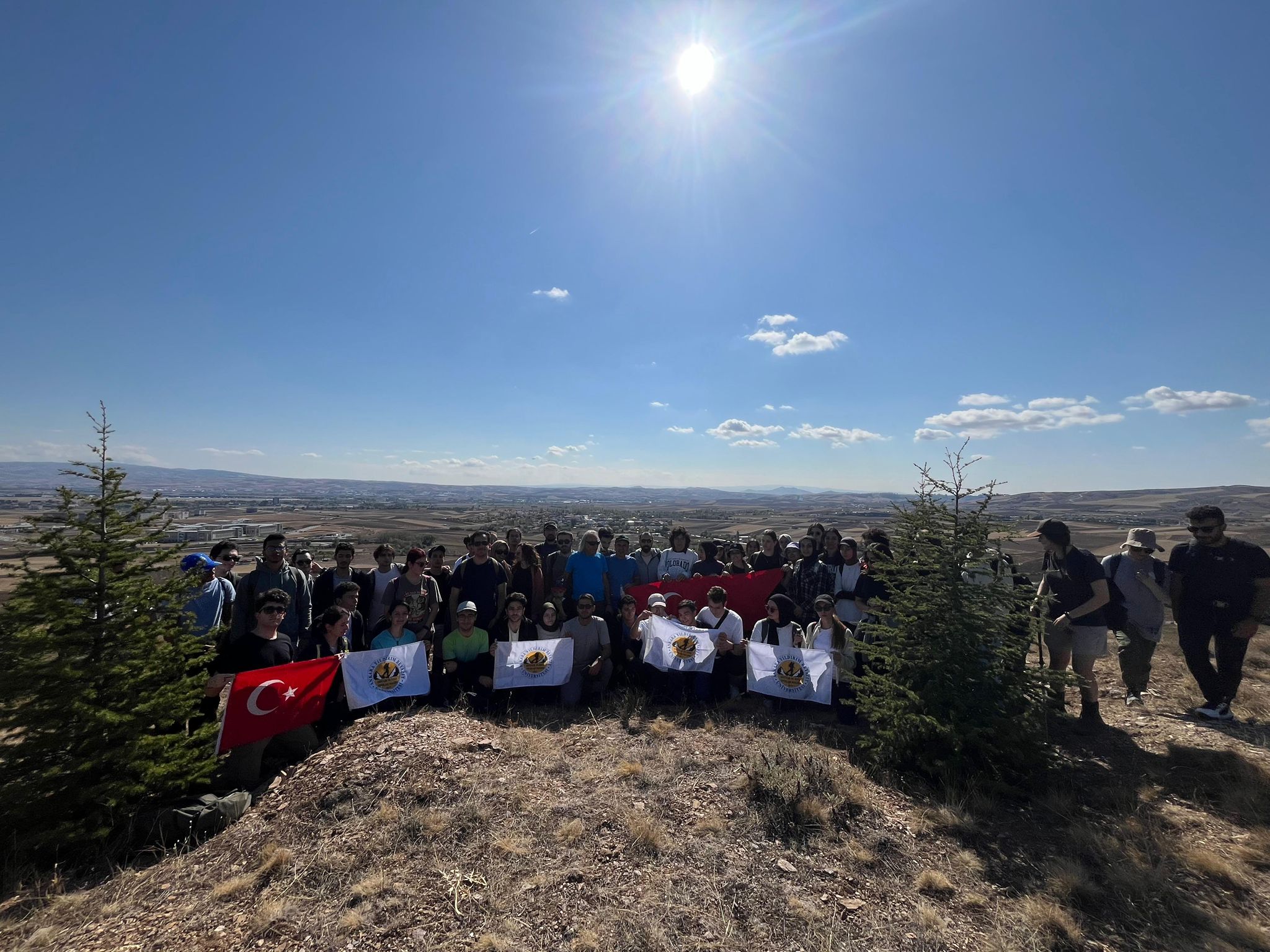 Öğrencilerimiz ve Akademisyenlerimiz Kızılca Göleti’nde Çevre Temizliği Yaptı
