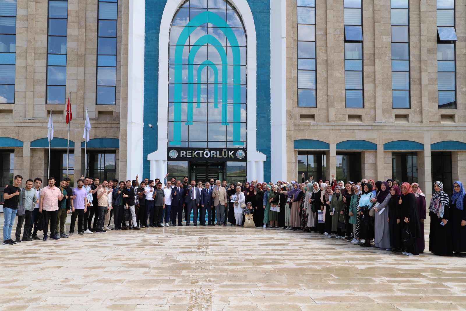 Rektörümüz Fakültemizden Mezun Olacak Öğrenciler İle Öğle Yemeğinde Buluştu 