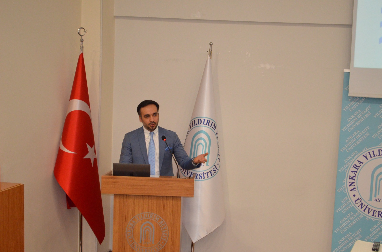 250. Çarşamba Semineri: “DAO-Merkeziyetsiz Otonom Organizasyon Türk Şirketler Hukuku Açısından Bir Değerlendirme” başlıklı sunum gerçekleştirildi.