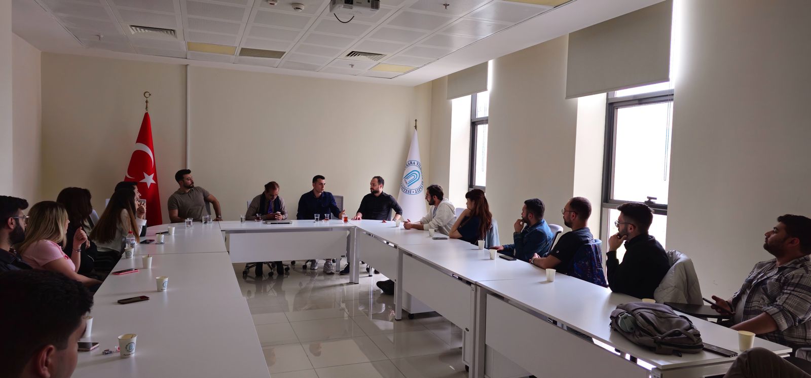 Fakültemiz Mezunları Sektör Deneyimlerini Öğrencilerle Paylaştı