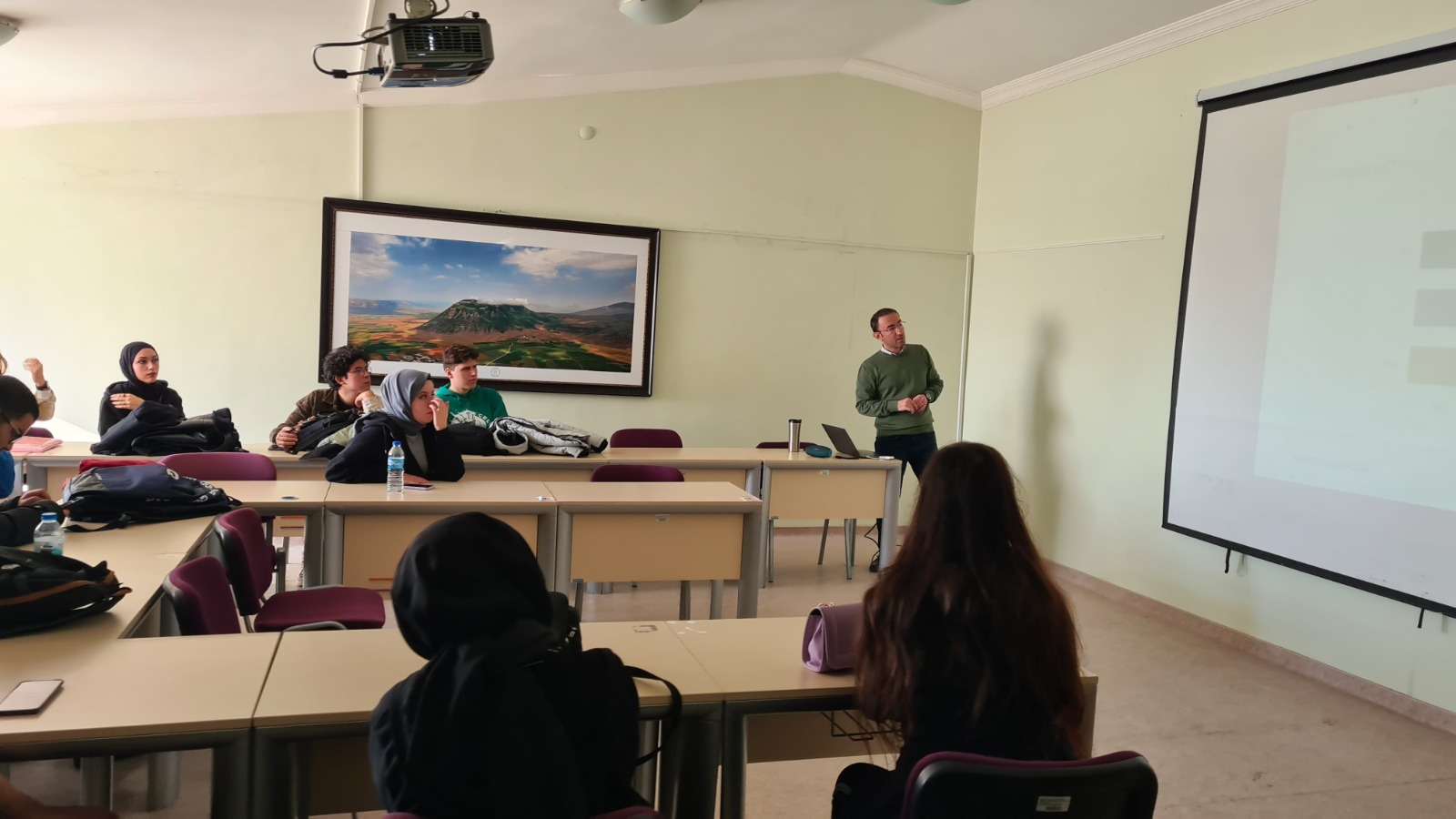 ÖĞMER’de Seminer: İngiliz ve Amerikan İngilizcesi Arasındaki Farklar