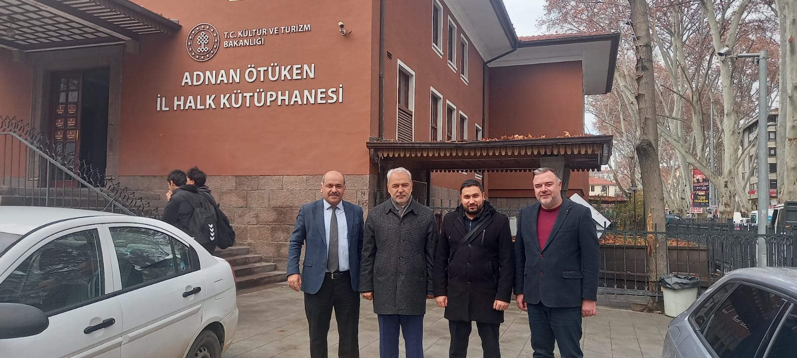 Daire Başkanımız Halil Gürbüz ve kütüphanecilerimiz, Adnan Ötüken Halk Kütüphanesine ziyarette bulundular. 